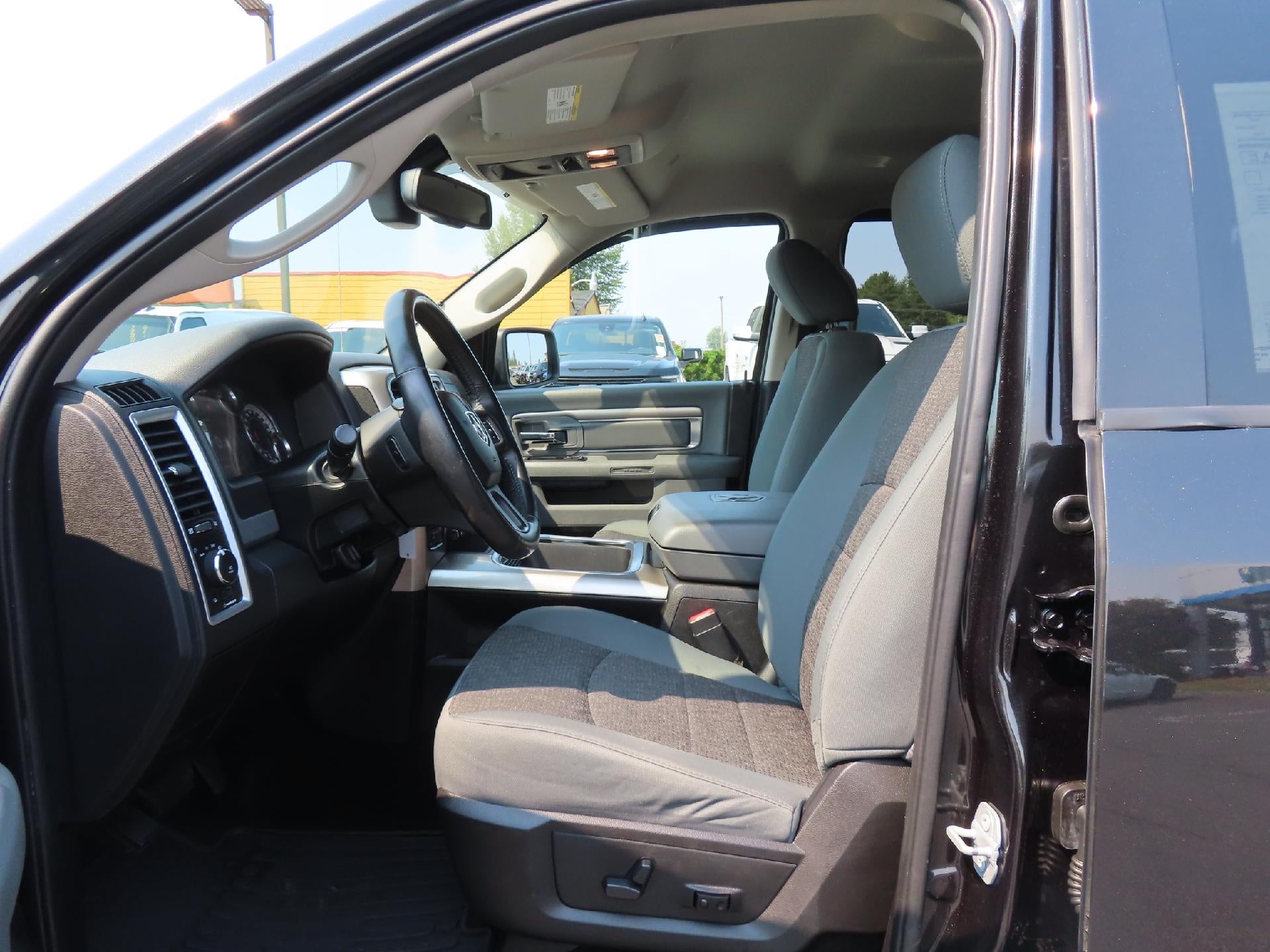 2017 RAM 1500 SLT
