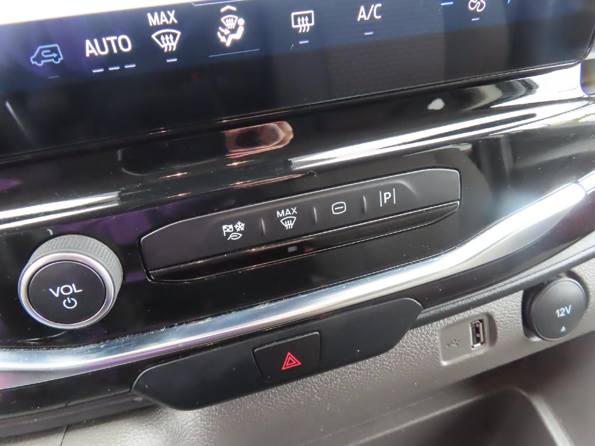 2024 Ford Transit Passenger Wagon XLT