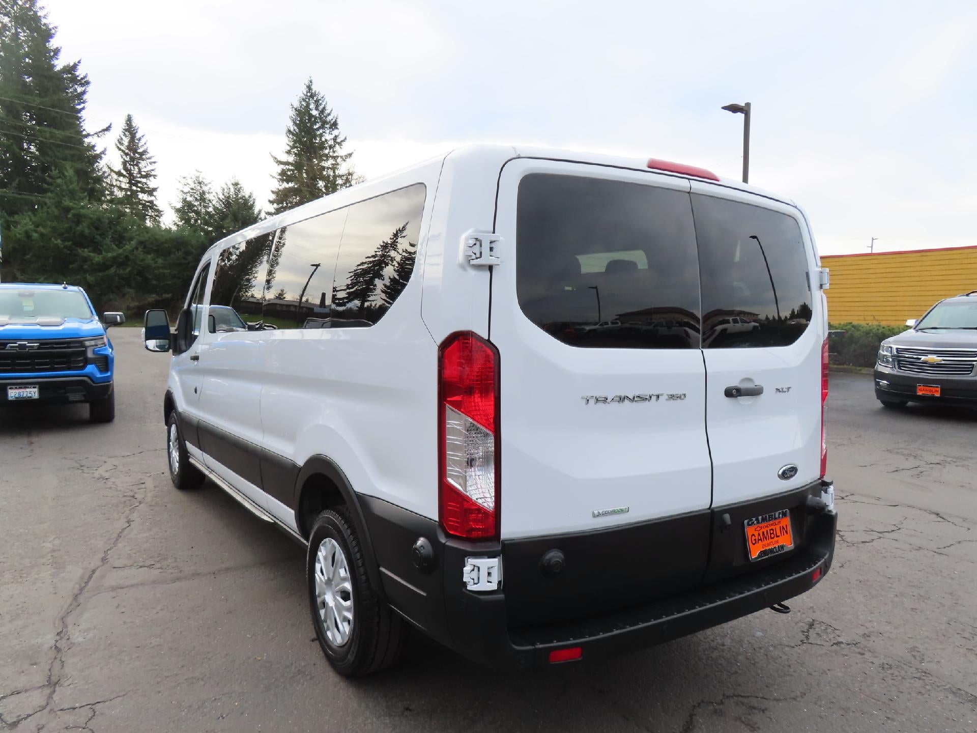 2024 Ford Transit Passenger Wagon XLT