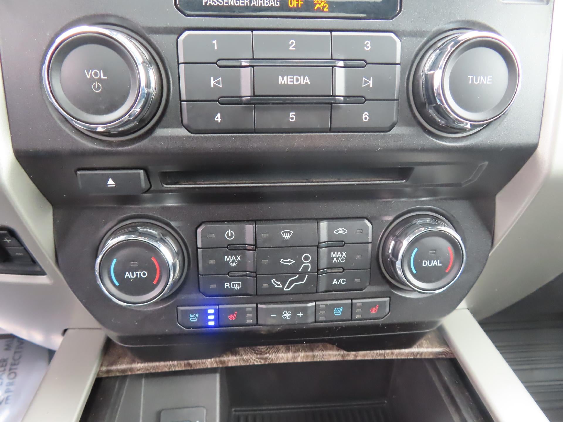 2017 Ford Super Duty F-350 SRW Lariat