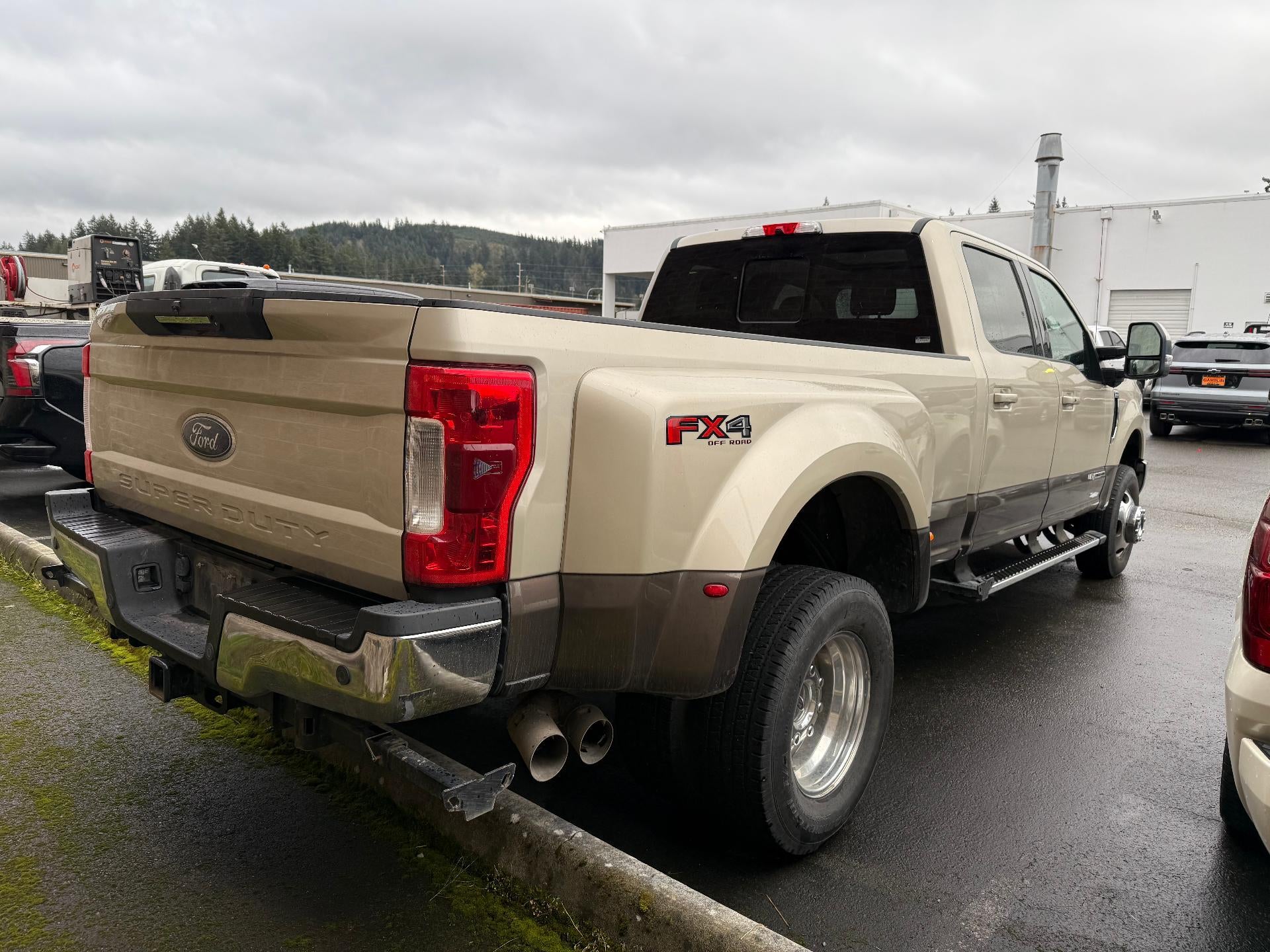 2017 Ford Super Duty F-350 DRW Lariat