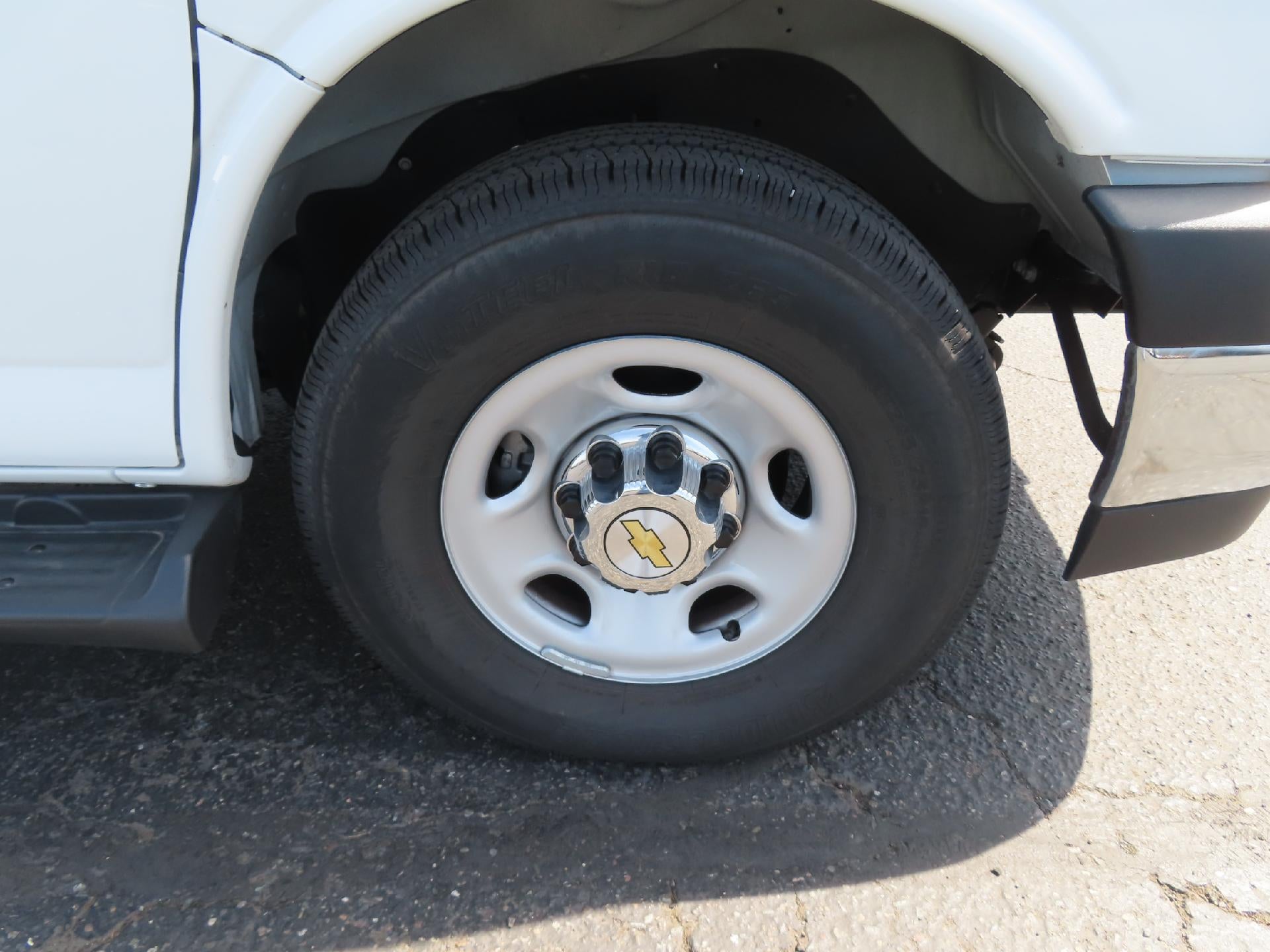 2025 Chevrolet Express Passenger LT
