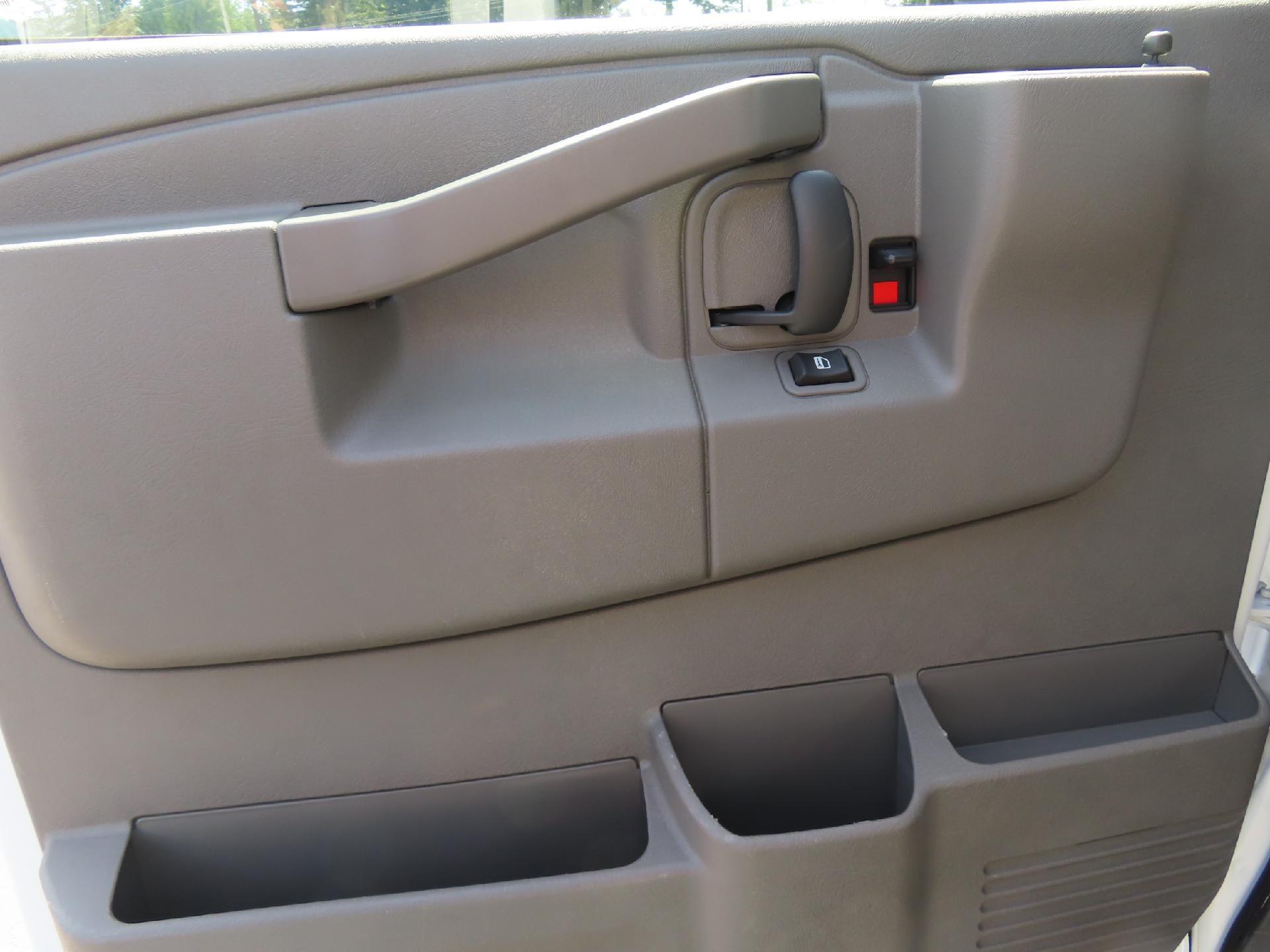2025 Chevrolet Express Passenger LT