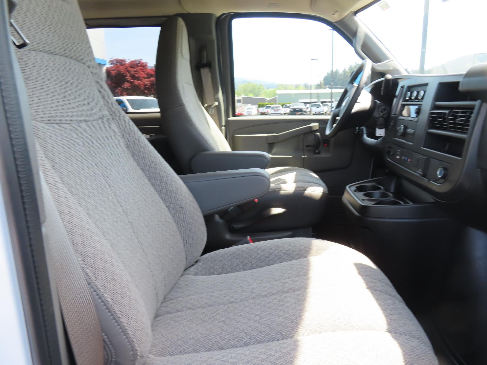 2025 Chevrolet Express Passenger LT