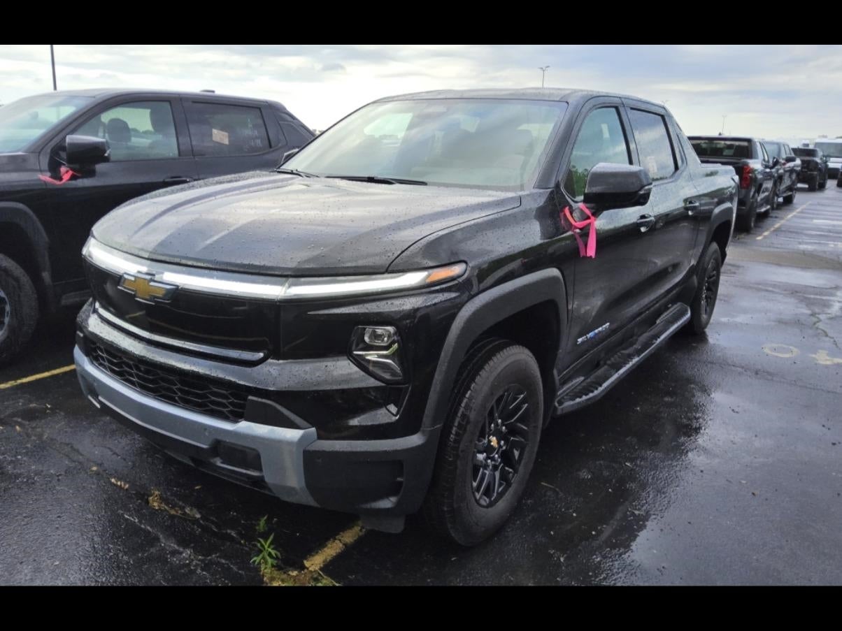 2025 Chevrolet Silverado EV's photo