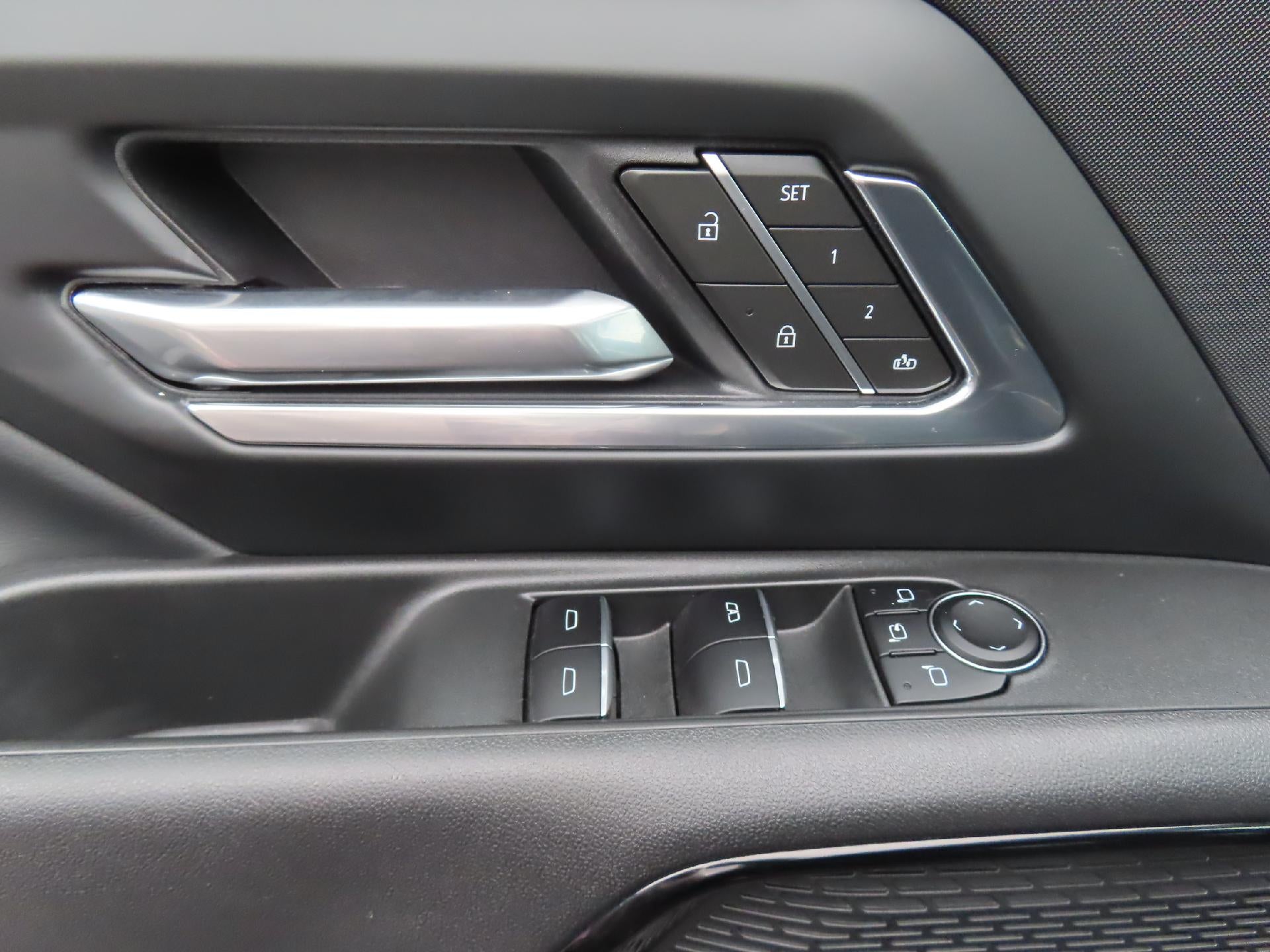 2025 Chevrolet Silverado EV LT