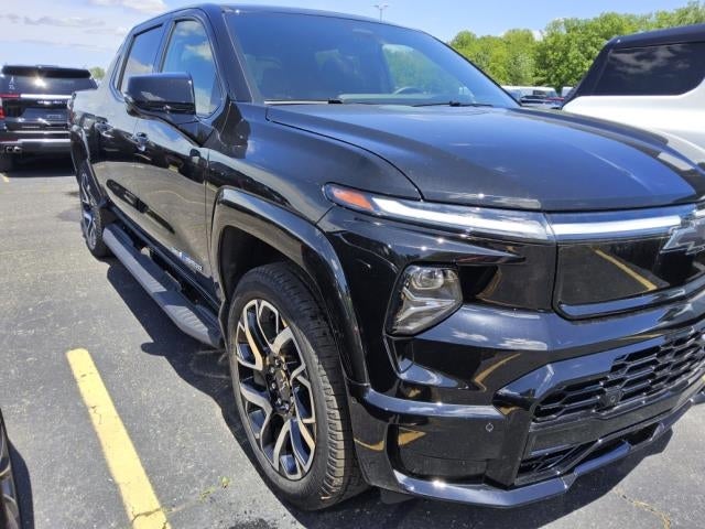 2025 Chevrolet Silverado EV's photo