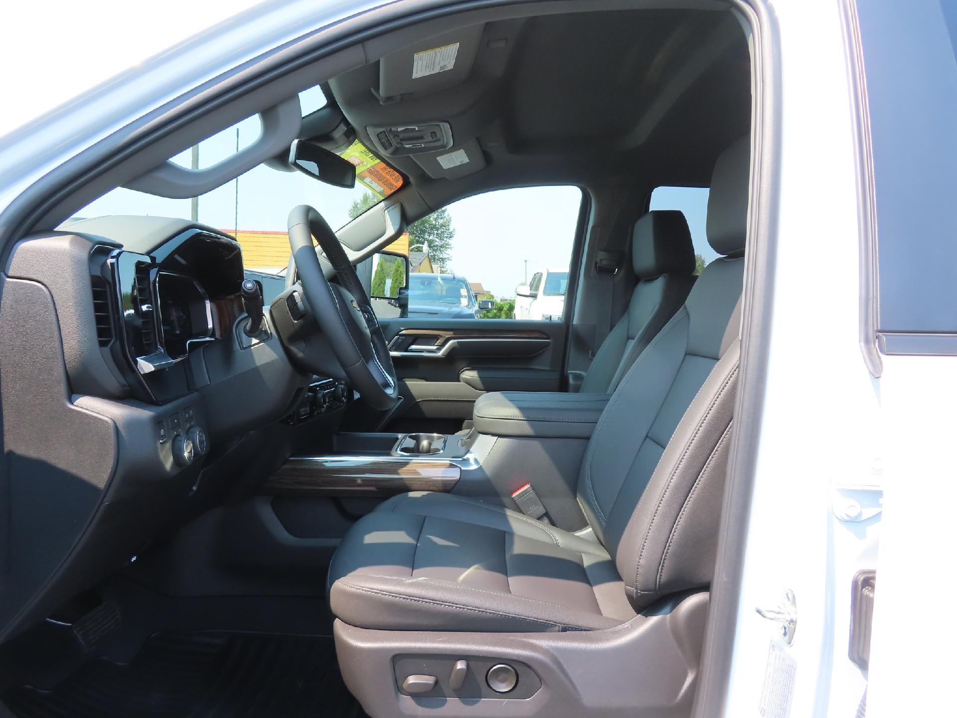 2026 Chevrolet Silverado 3500 HD CC LB 3500 SRW LT 4WD