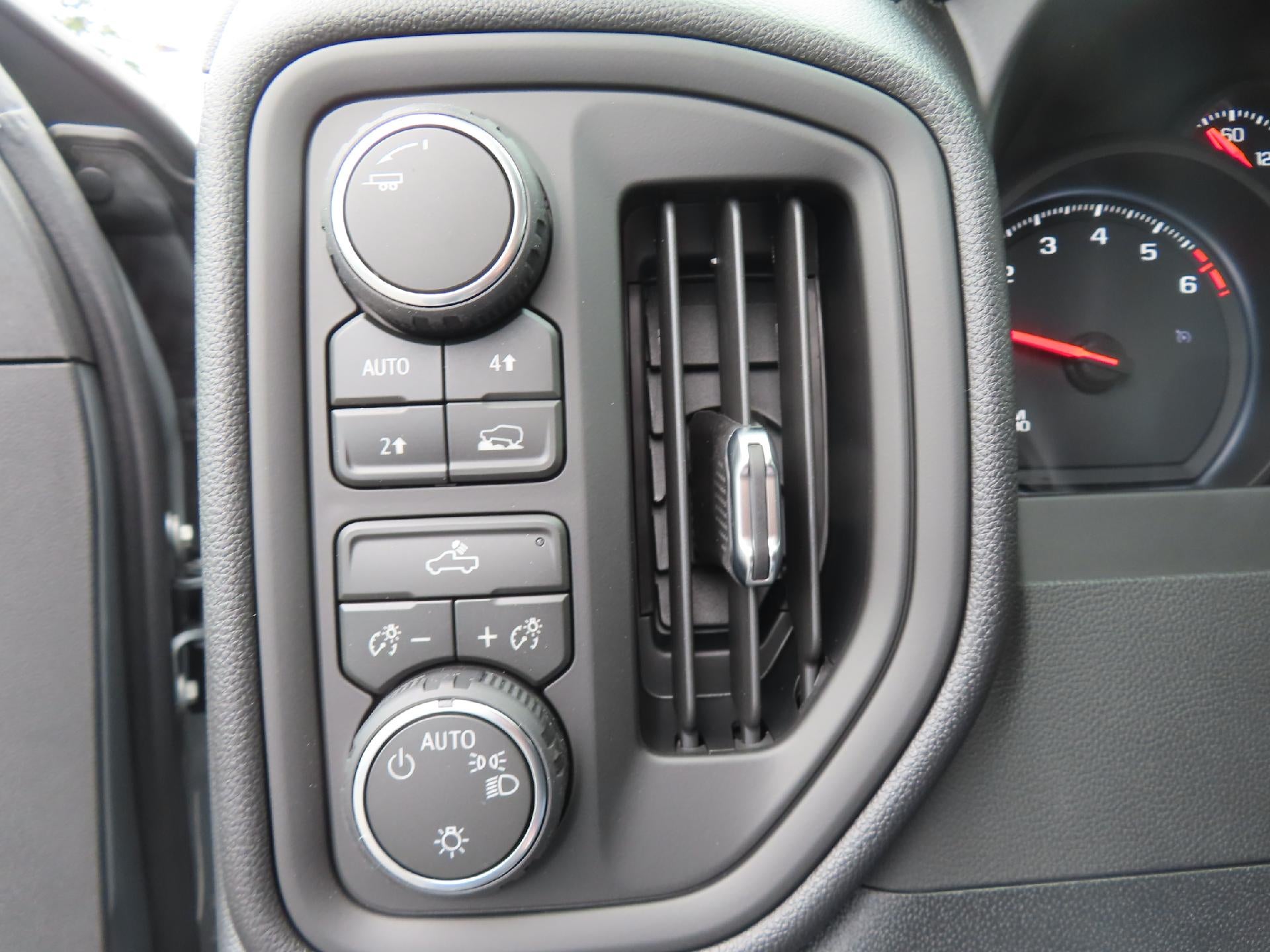 2026 Chevrolet Silverado 1500 CC SB 1500 CUSTOM 4WD