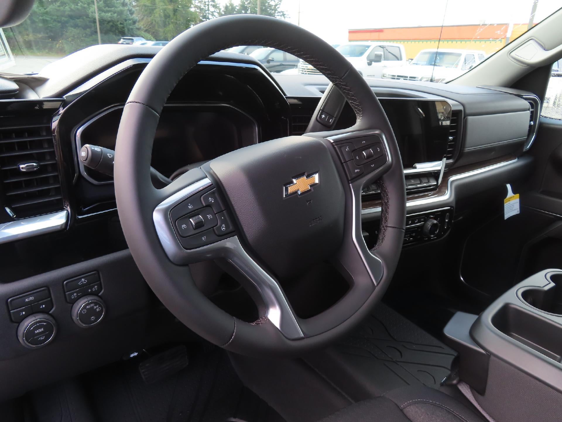 2026 Chevrolet Silverado 1500 CC SHORT BED 1500 LT 4WD