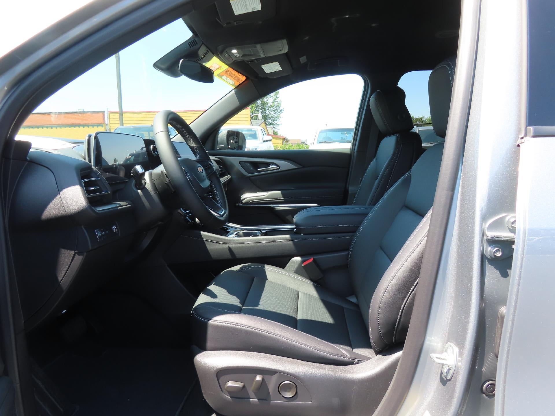 2025 Chevrolet Traverse LT FWD