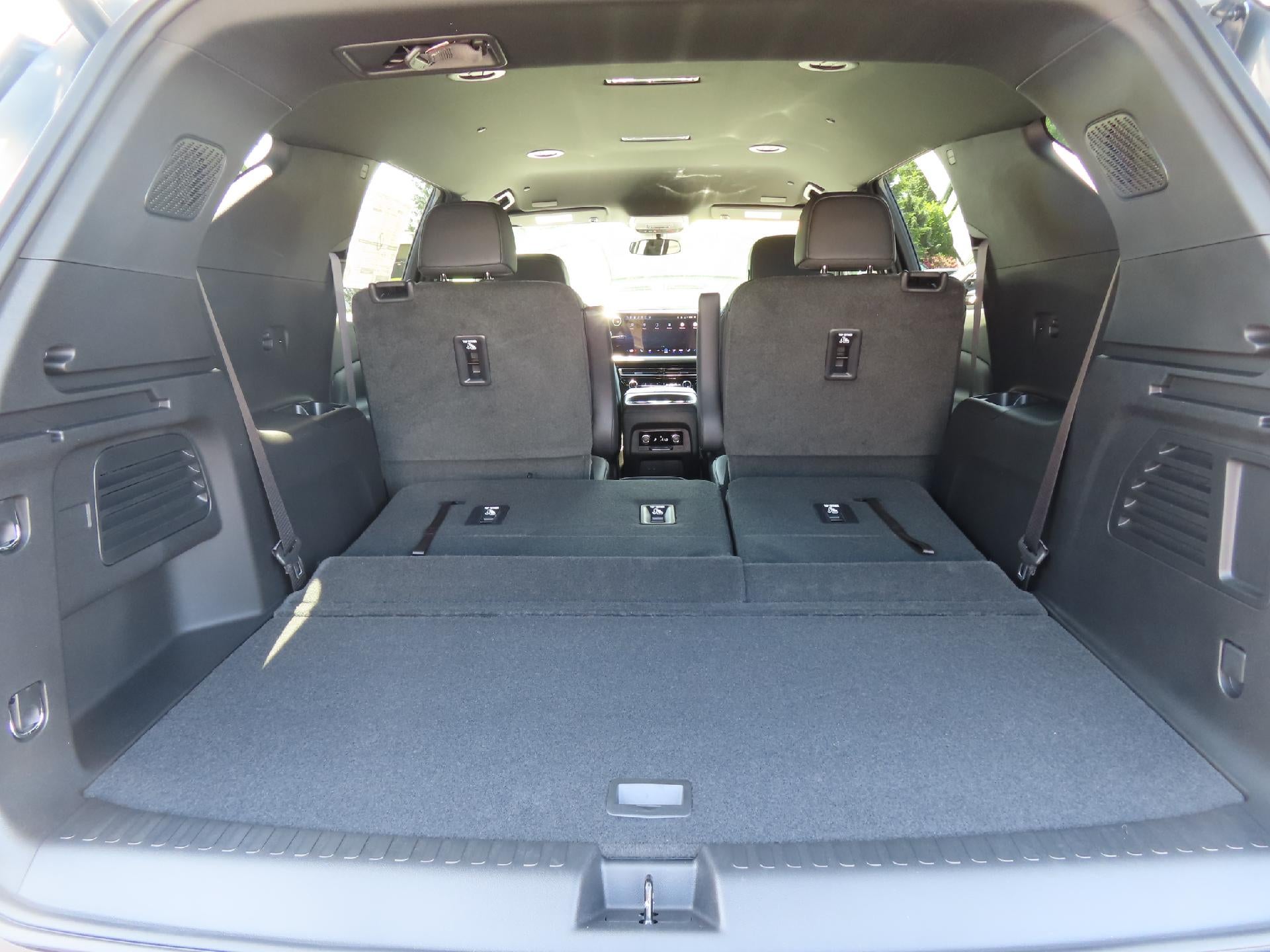 2025 Chevrolet Traverse LT FWD