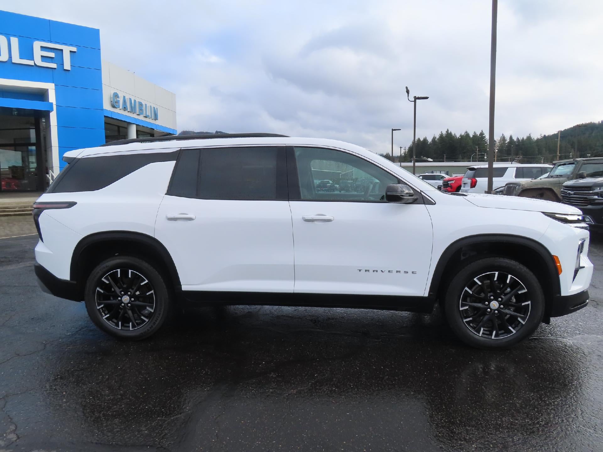 2025 Chevrolet Traverse LT