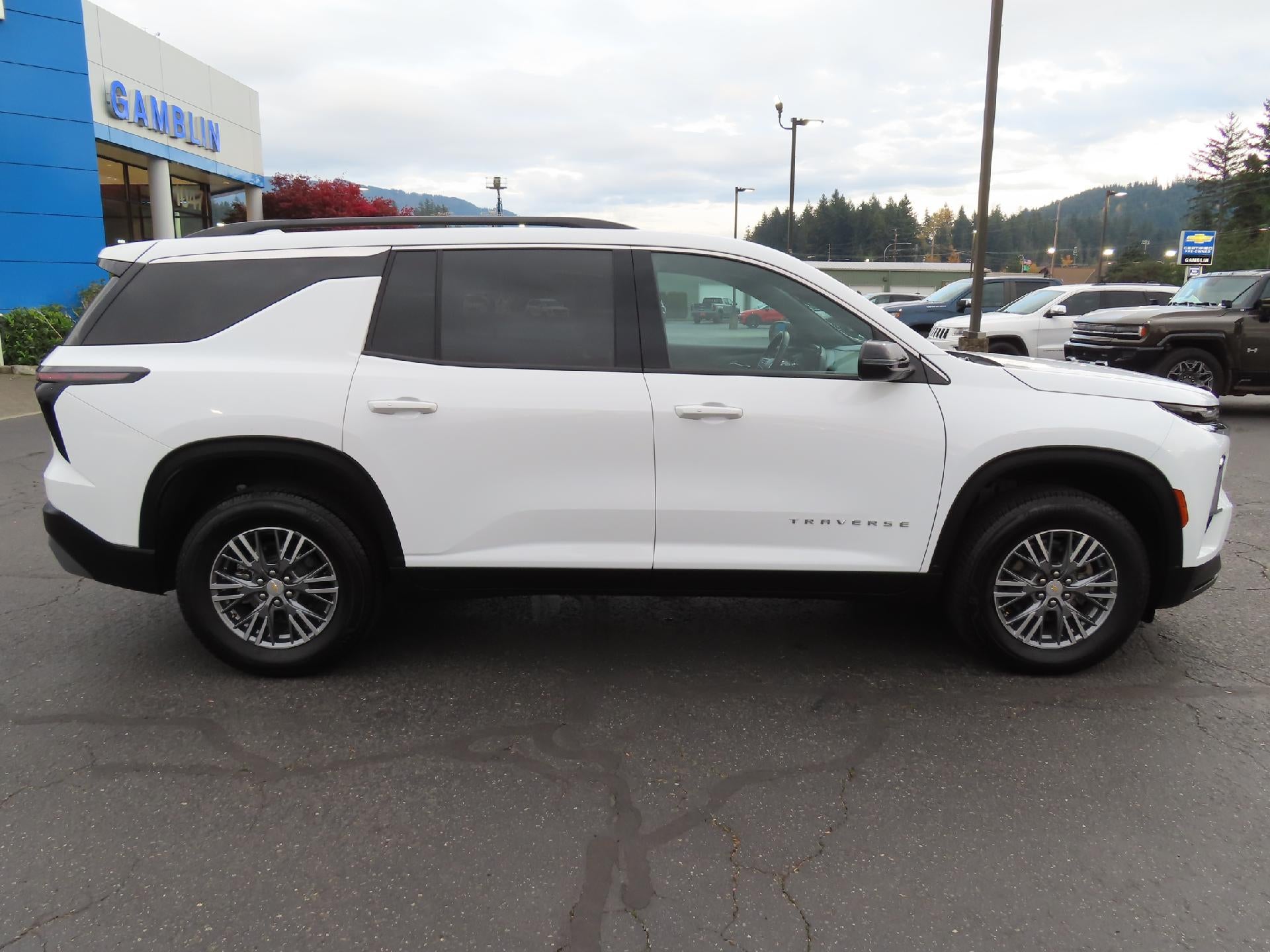 2025 Chevrolet Traverse LT