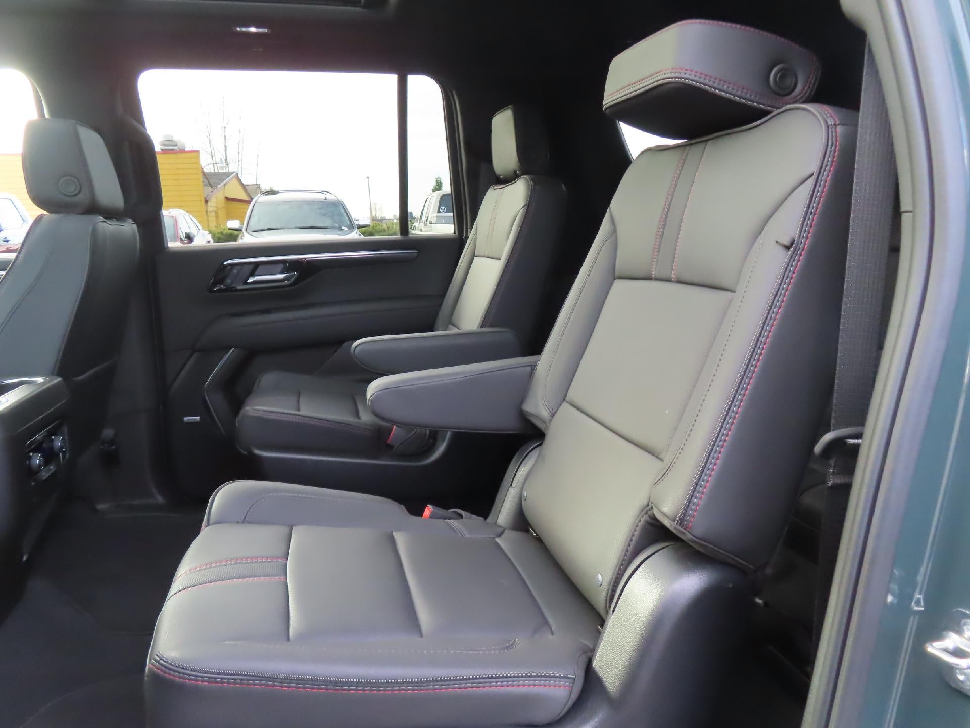 2025 Chevrolet Suburban RST