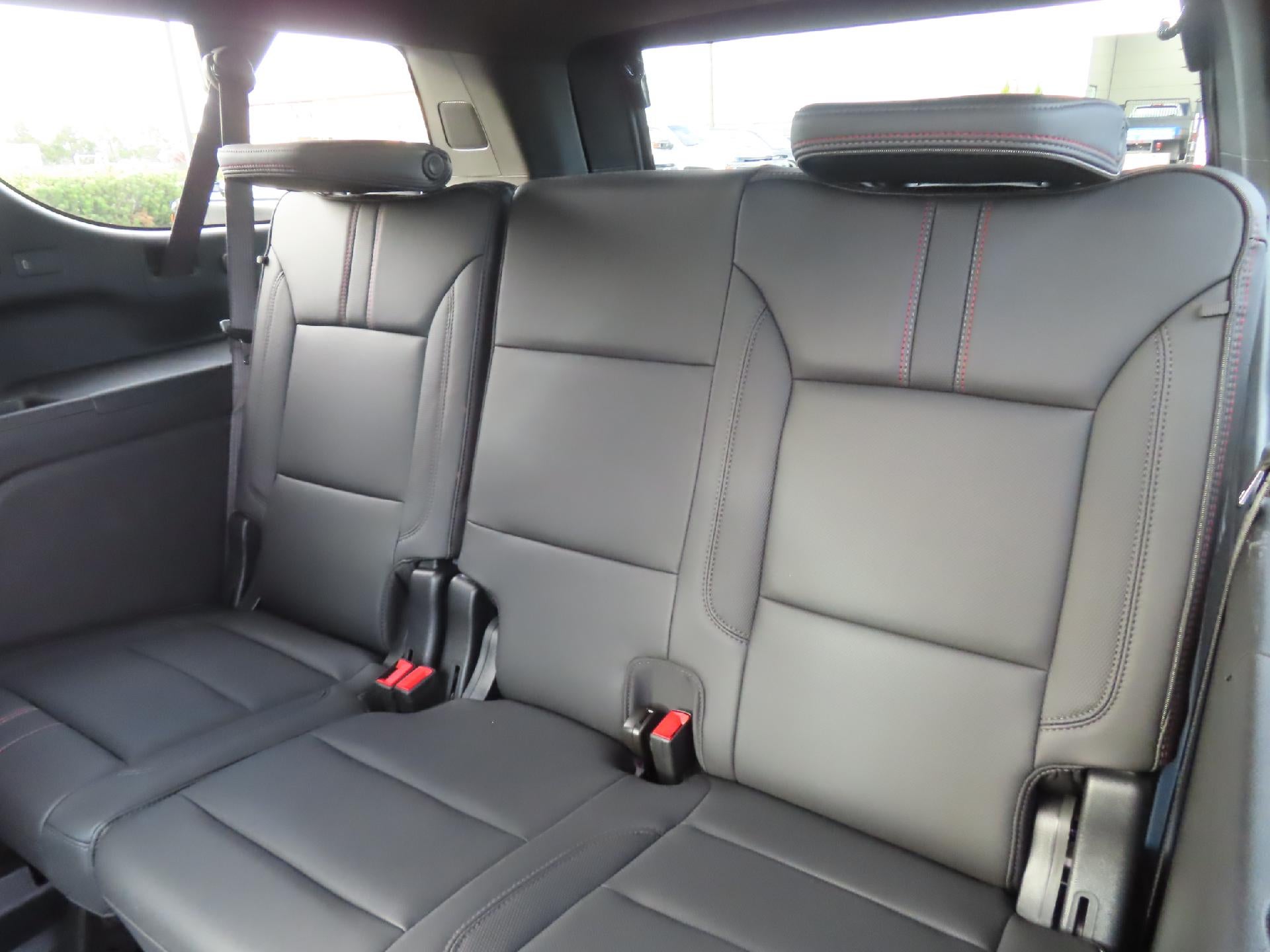 2025 Chevrolet Suburban RST