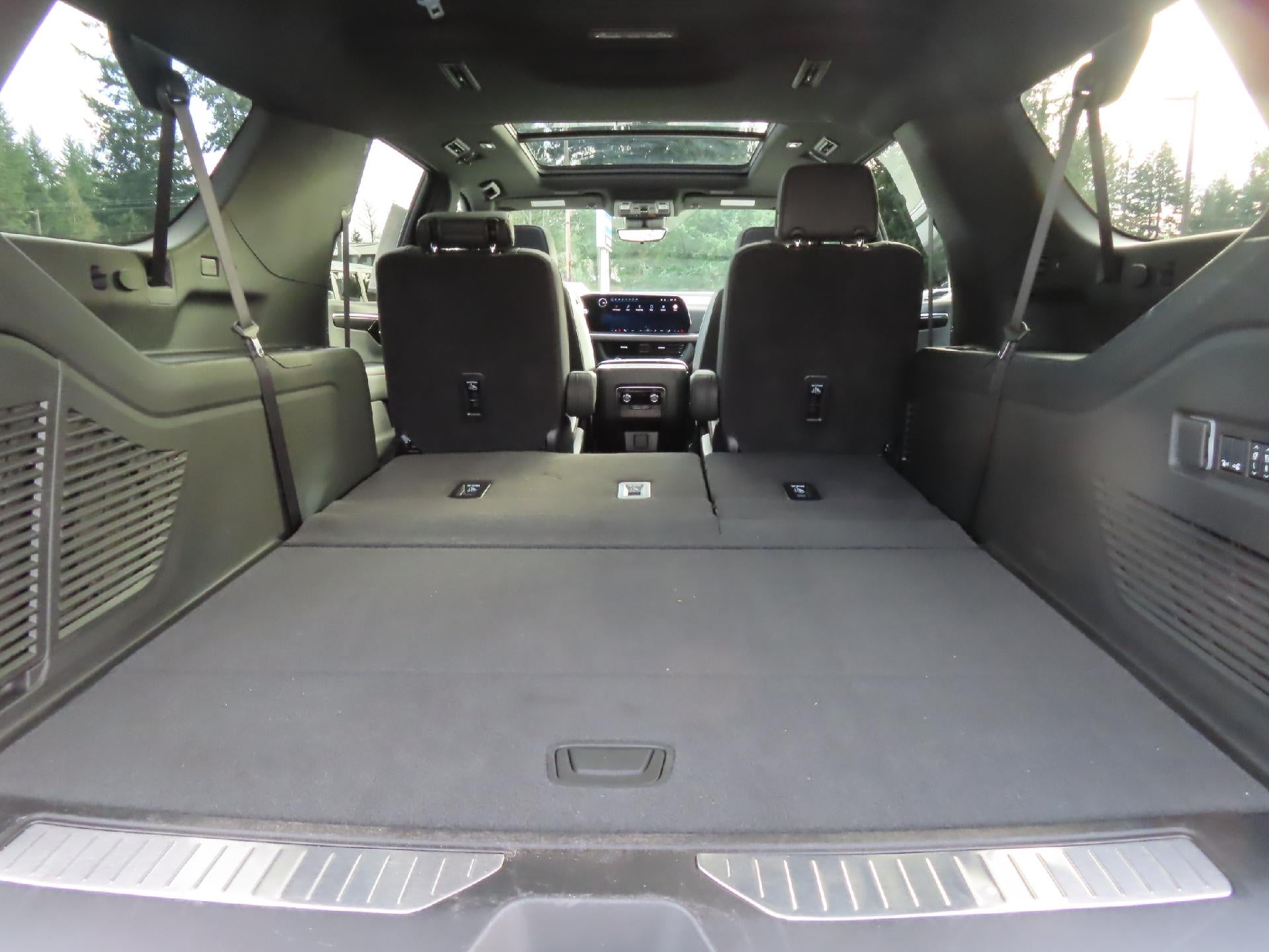 2025 Chevrolet Suburban RST