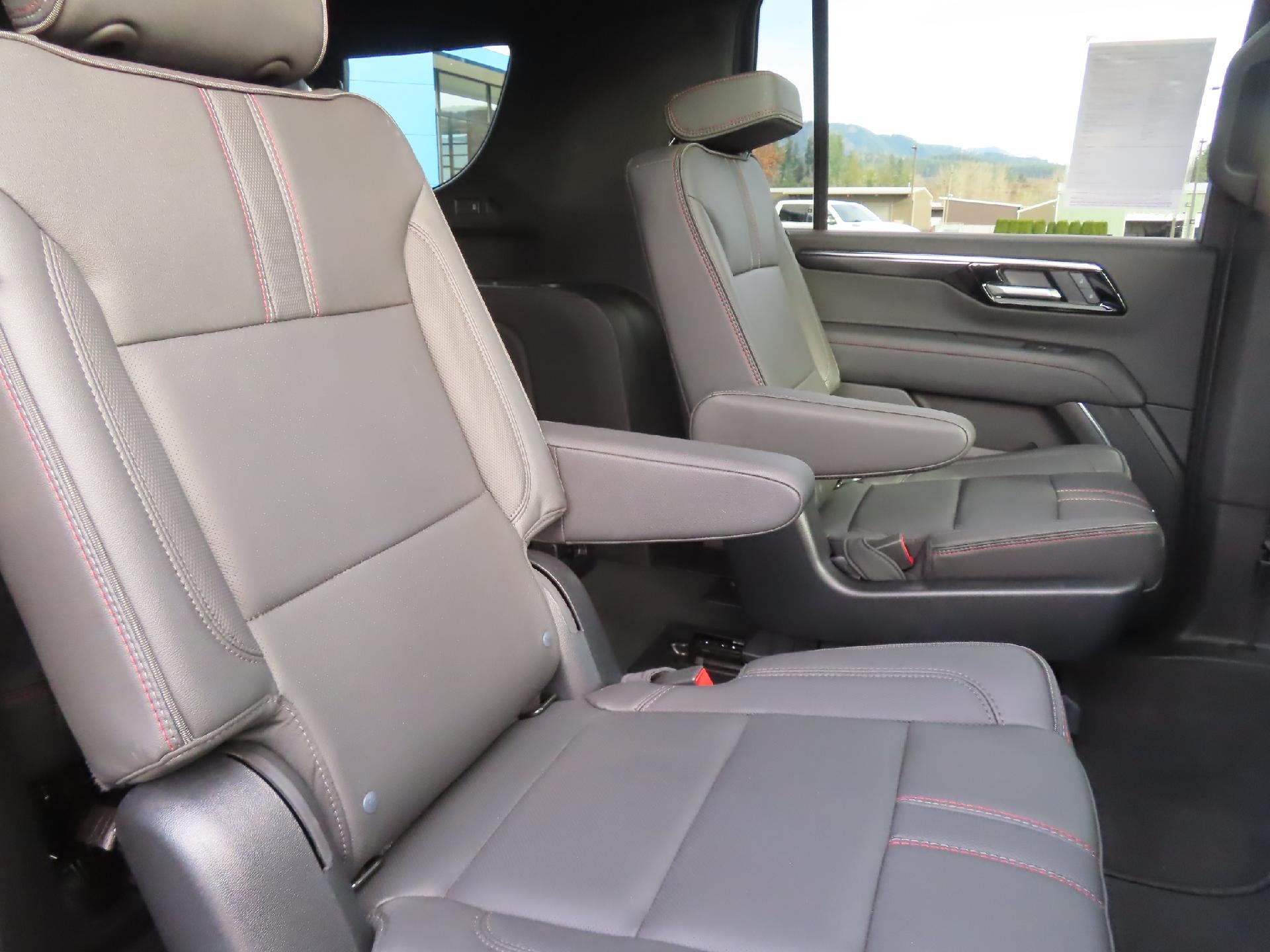 2025 Chevrolet Suburban RST