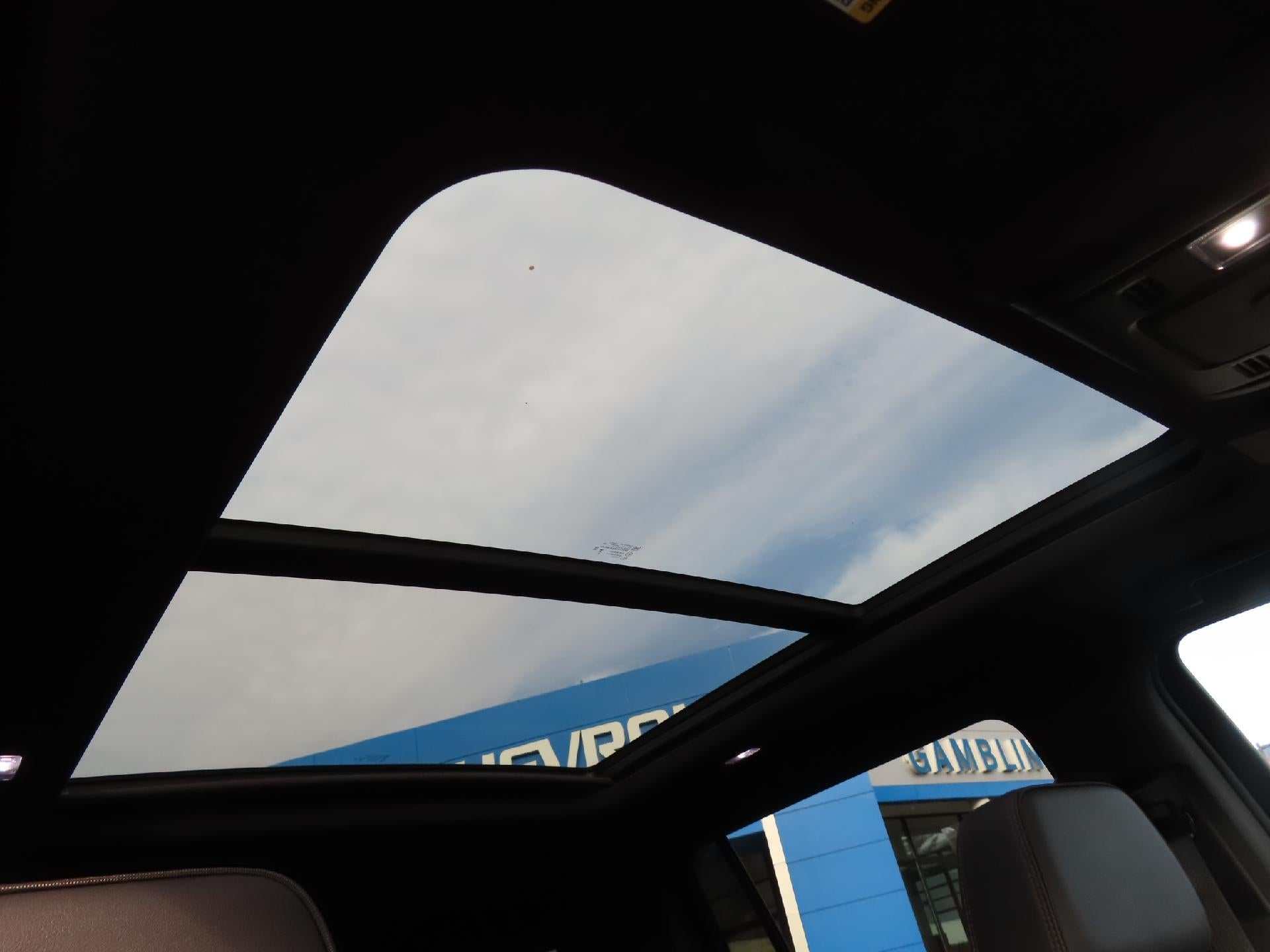 2025 Chevrolet Suburban RST