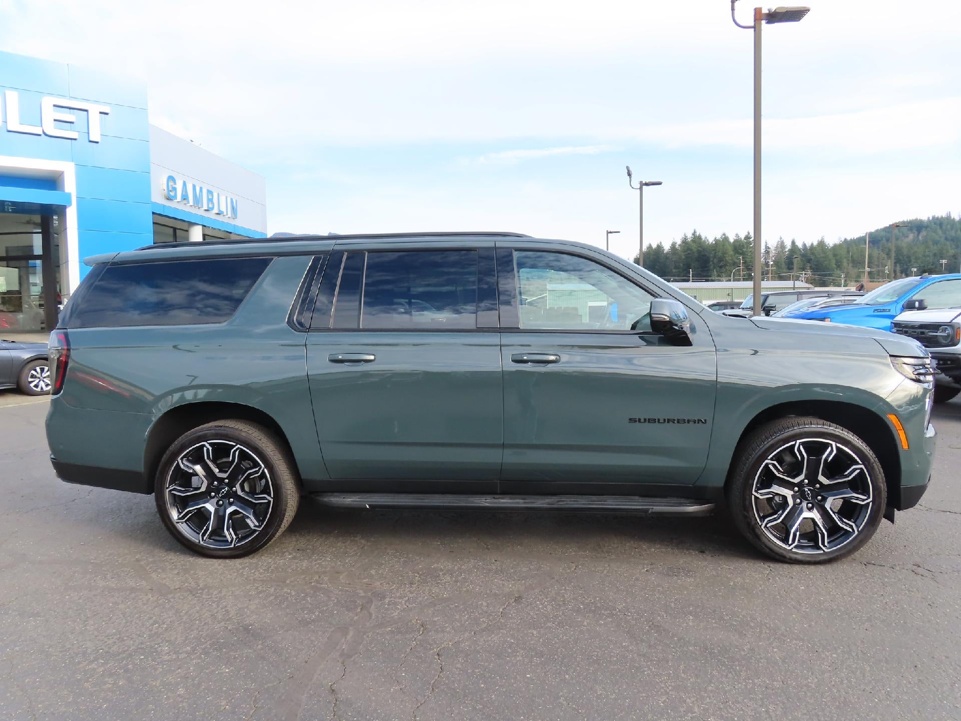 2025 Chevrolet Suburban RST