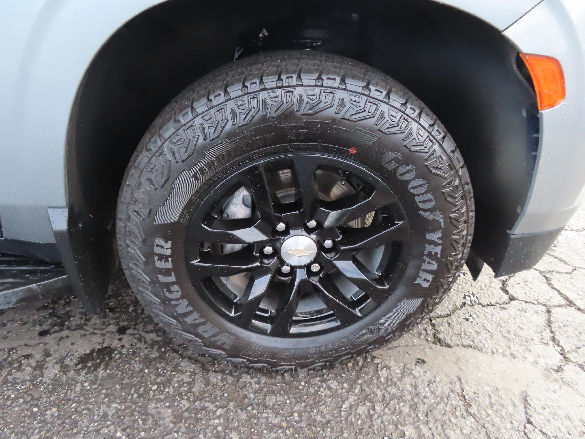 2023 Chevrolet Suburban LS