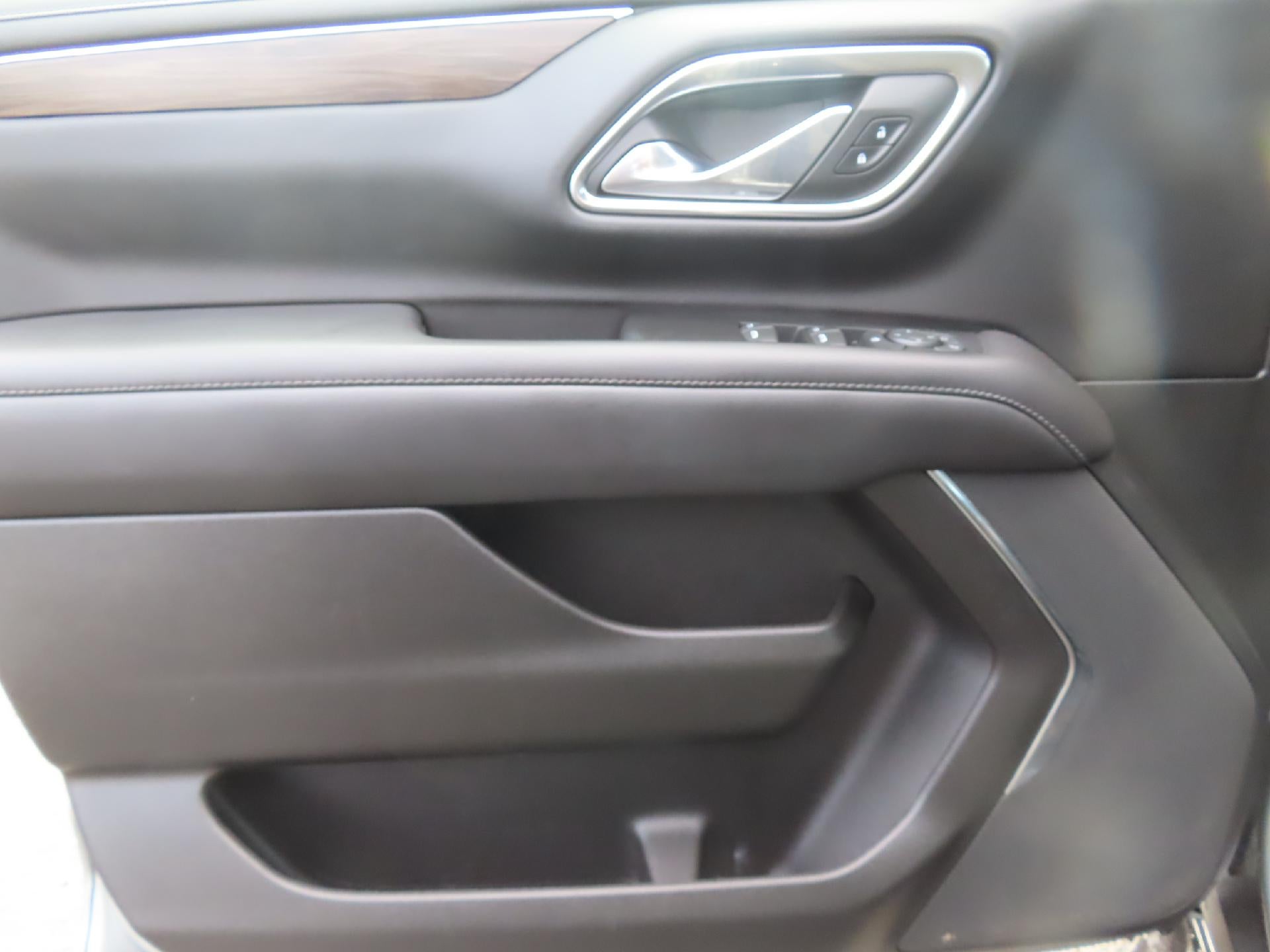 2023 Chevrolet Suburban LS