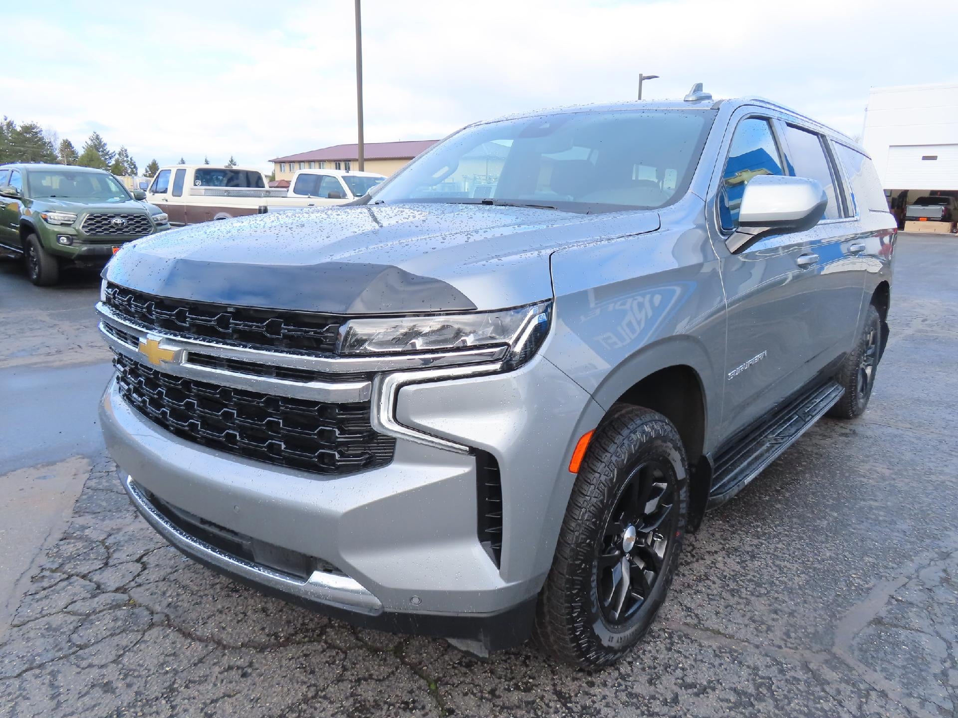 2023 Chevrolet Suburban LS
