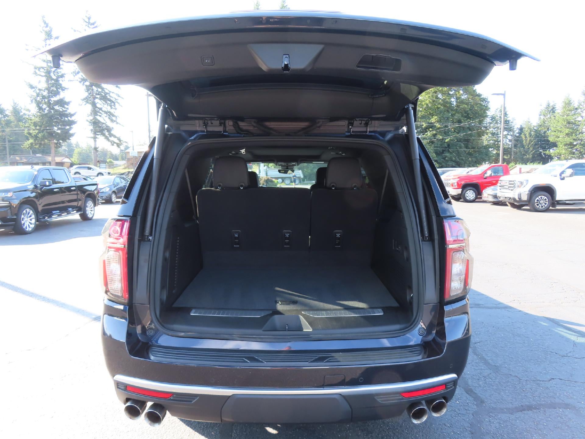 2023 Chevrolet Suburban High Country