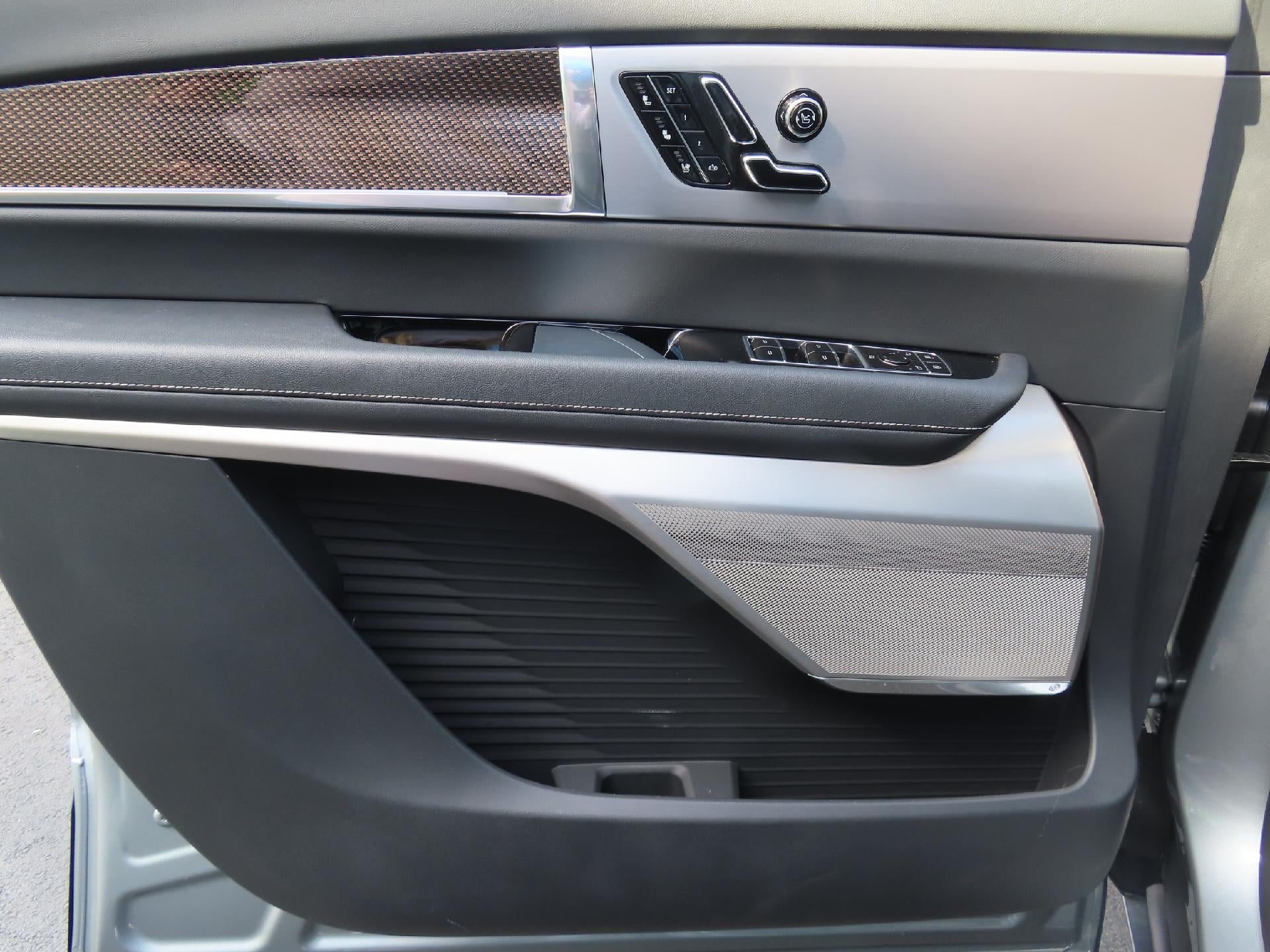 2026 Cadillac VISTIQ Sport - Photo 9