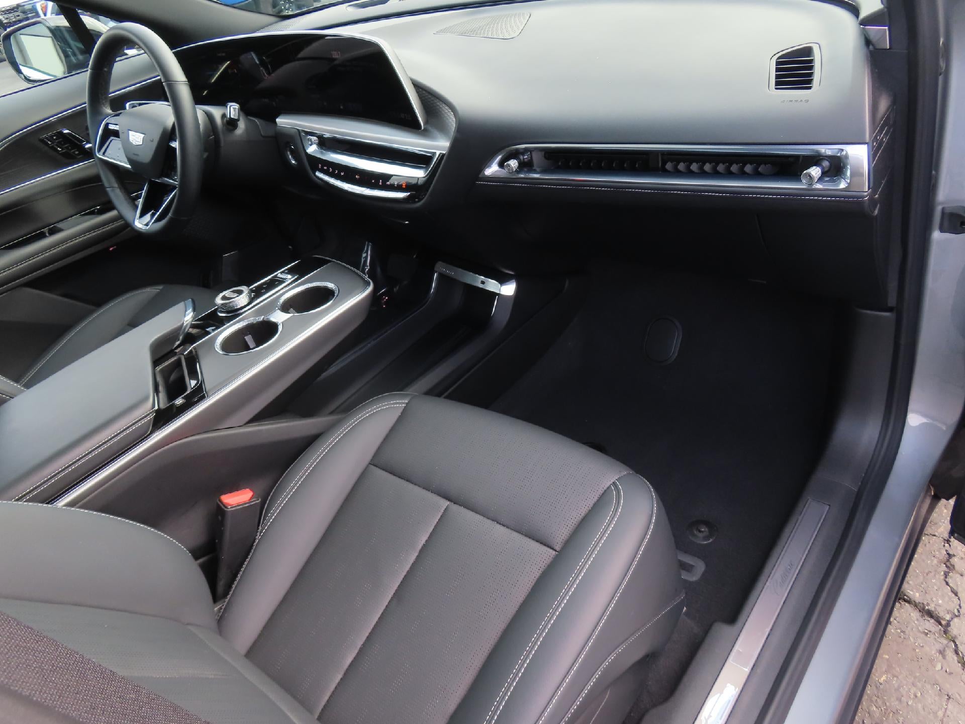 2024 Cadillac LYRIQ Sport