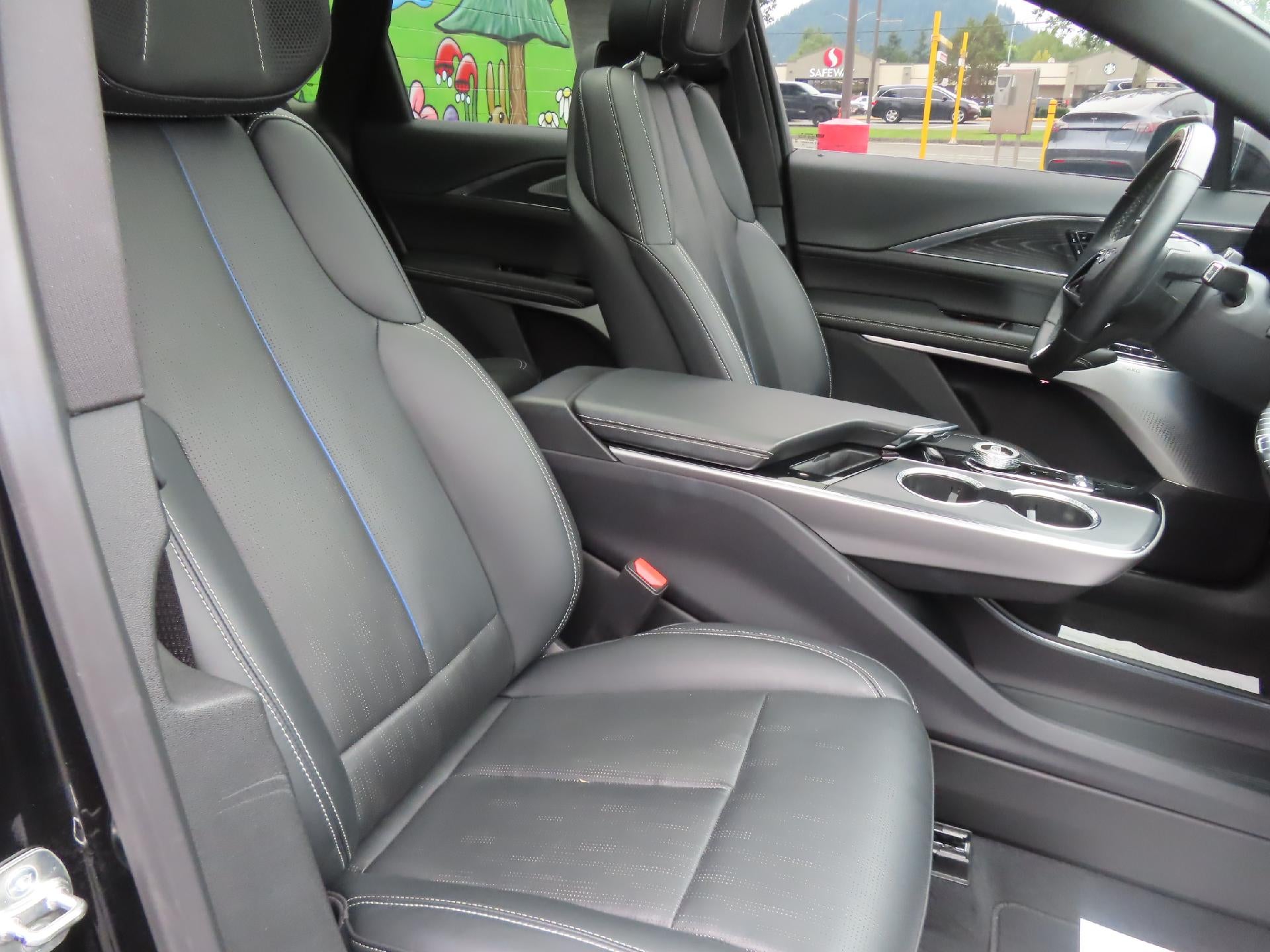 2024 Cadillac LYRIQ Sport