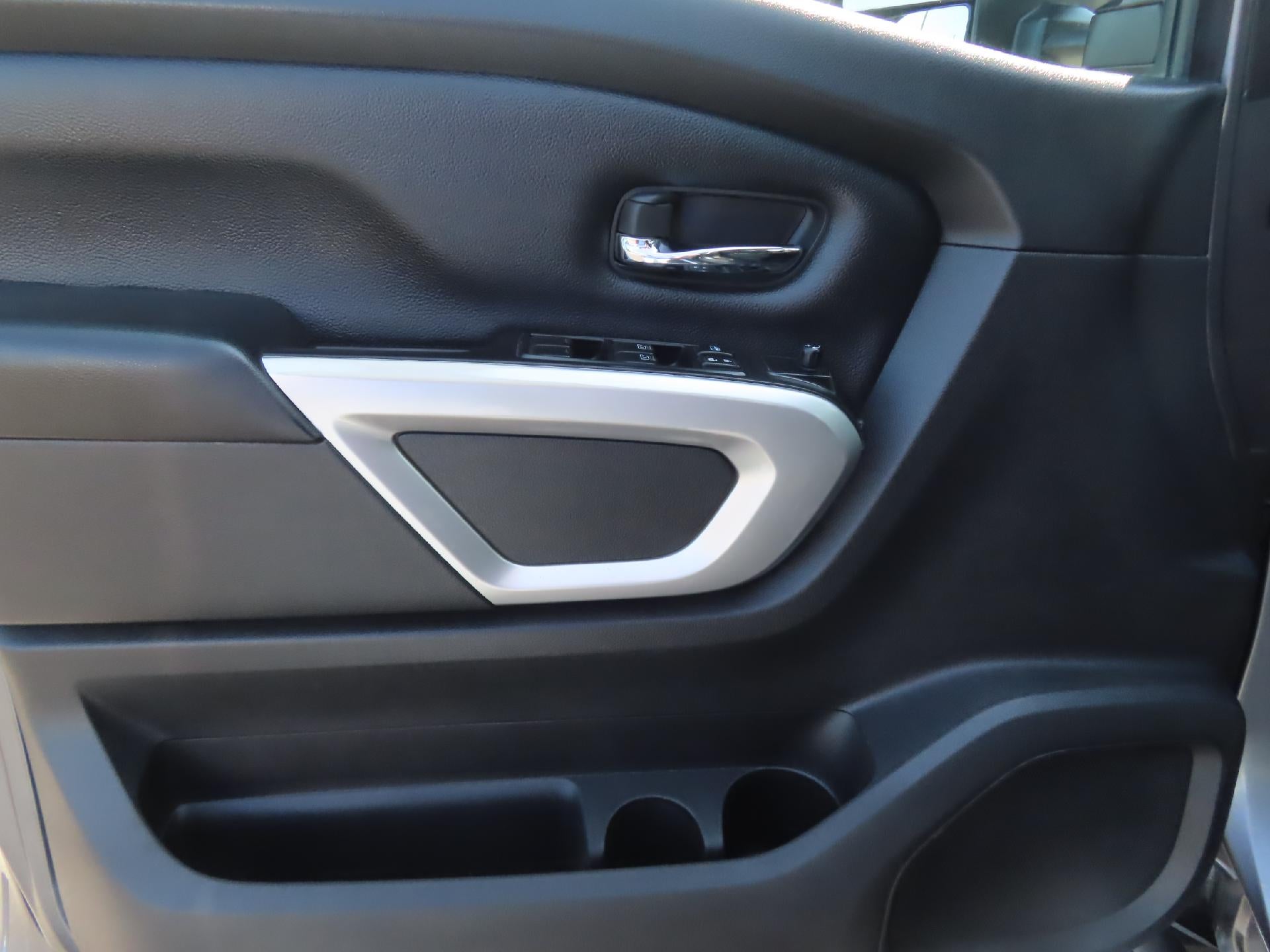 2018 Nissan TITAN XD SV