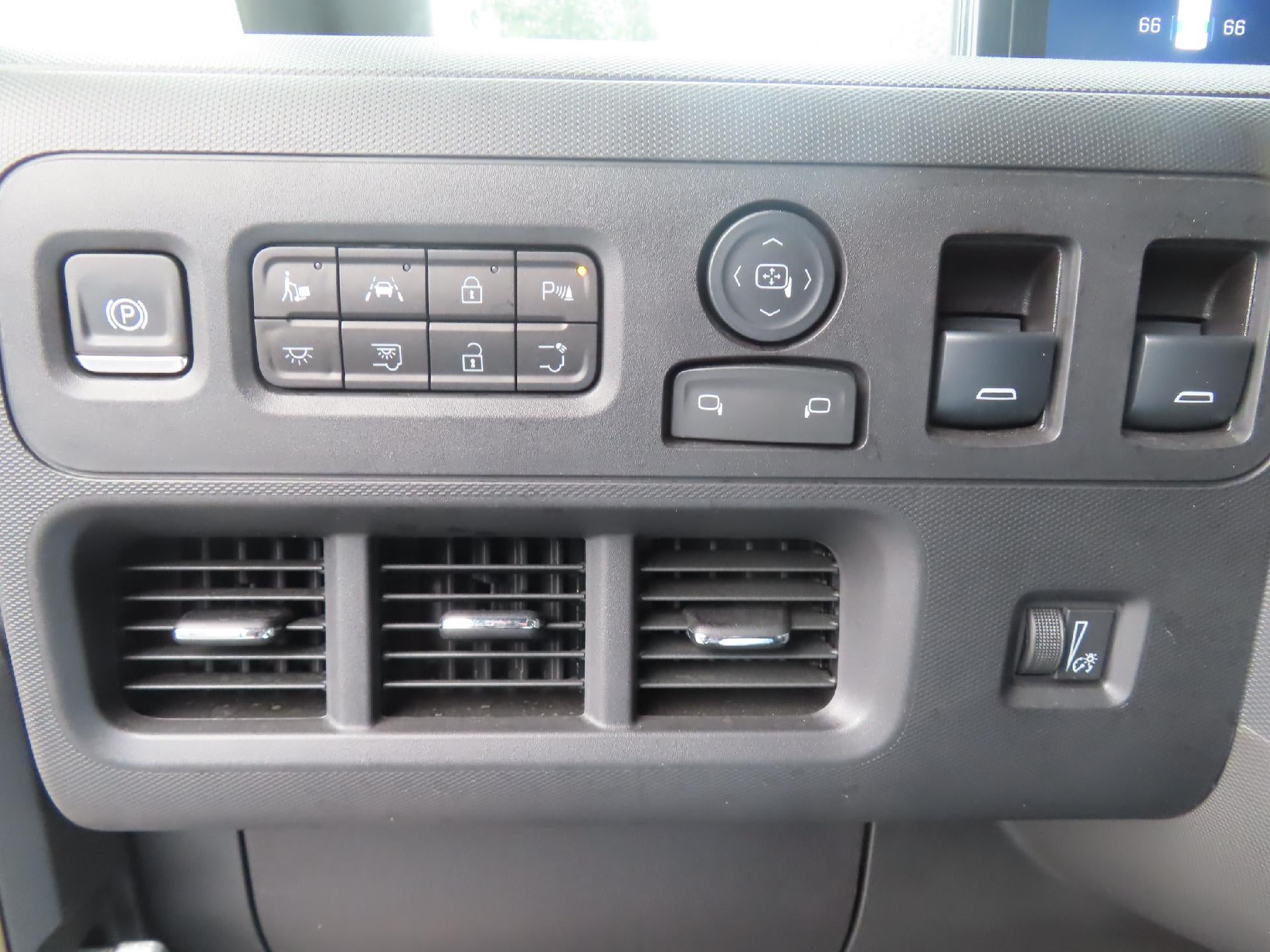 2024 BrightDrop Zevo 400 Base