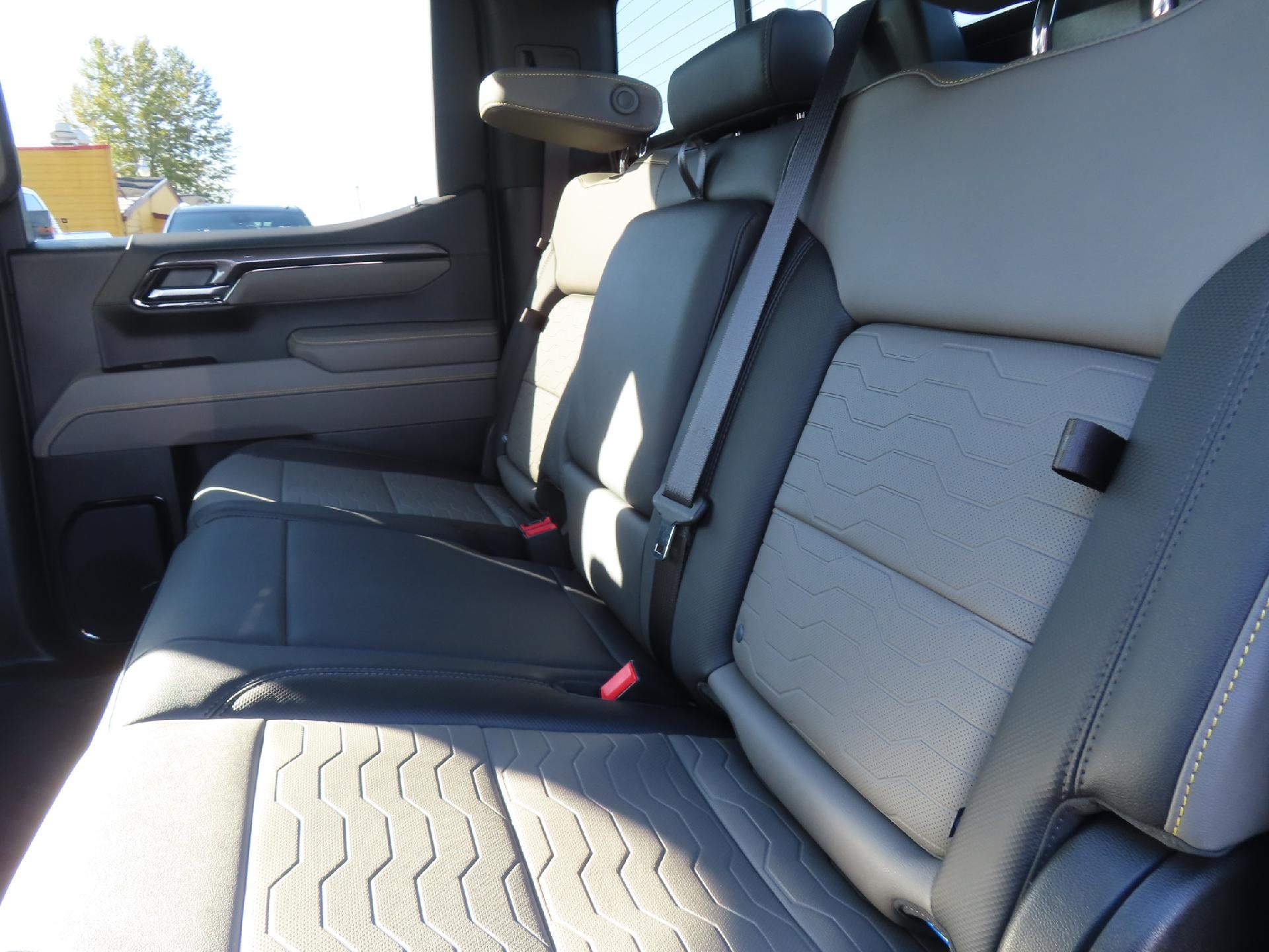 2025 Chevrolet Silverado 1500 ZR2 - Photo 45