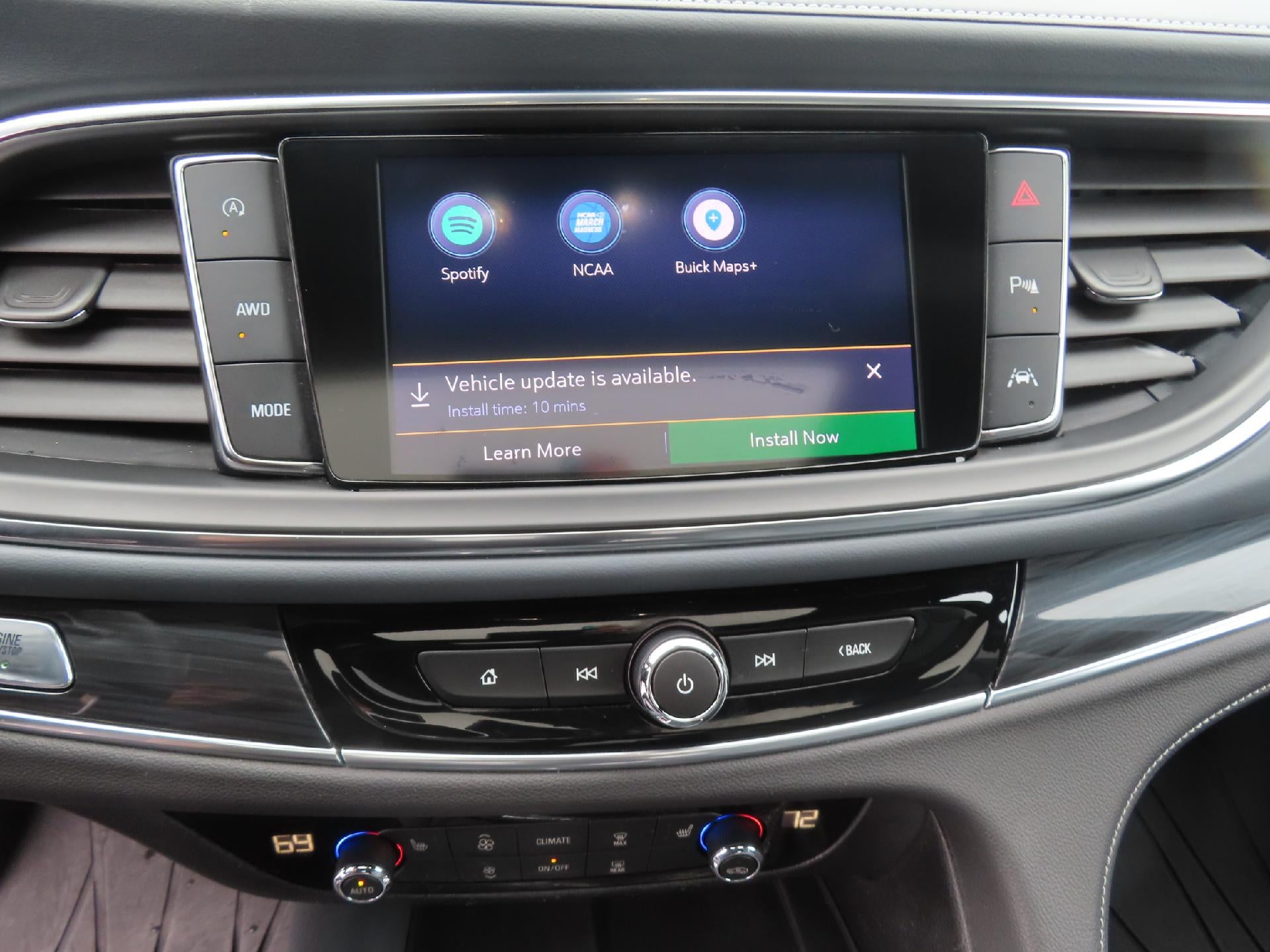 2022 Buick Enclave Essence