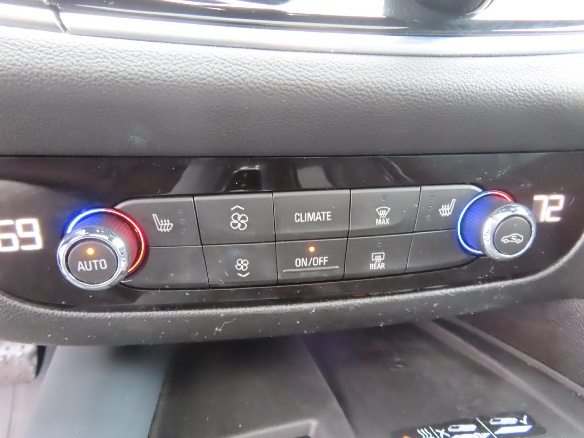 2022 Buick Enclave Essence