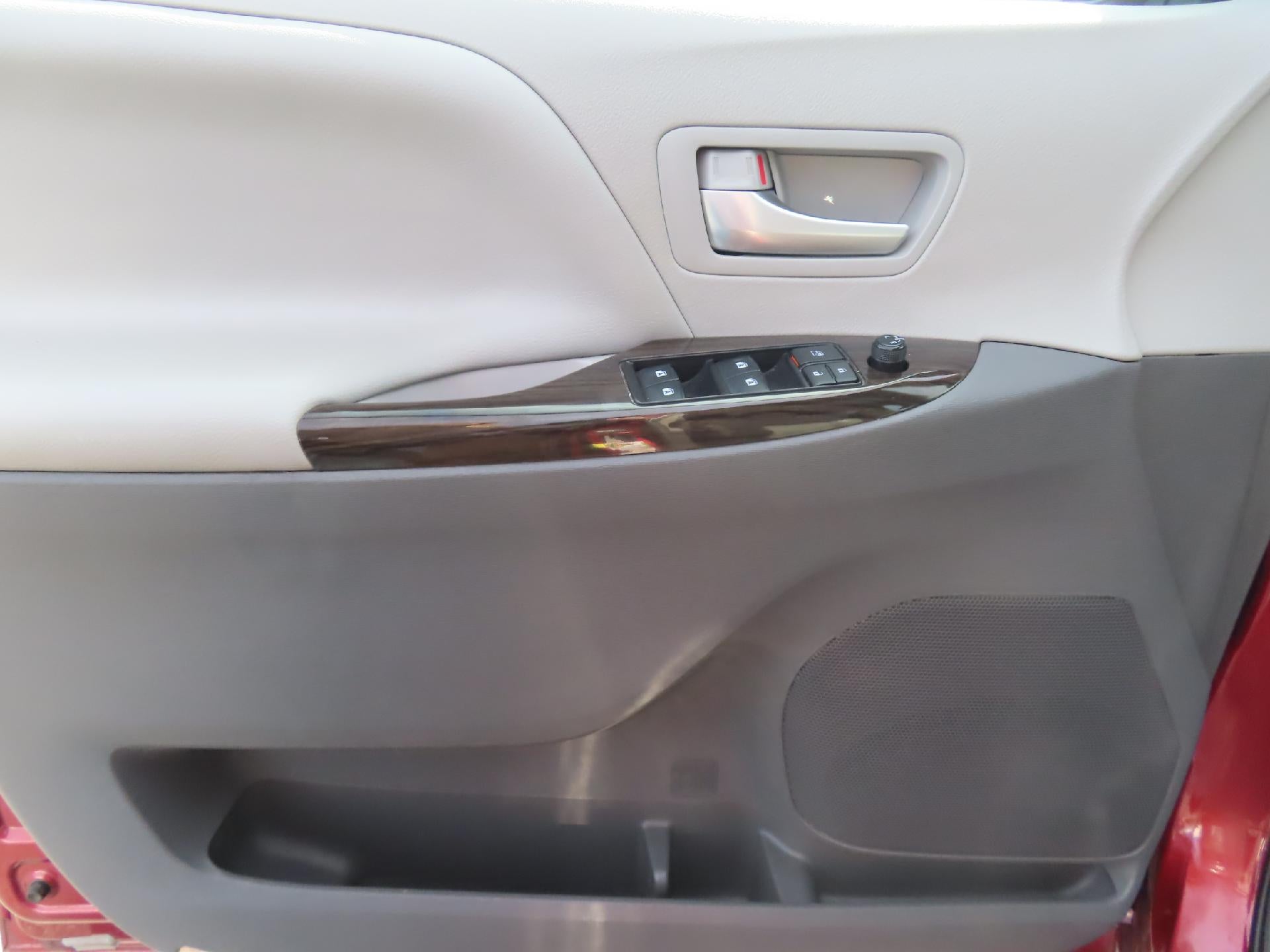 2018 Toyota Sienna XLE Premium