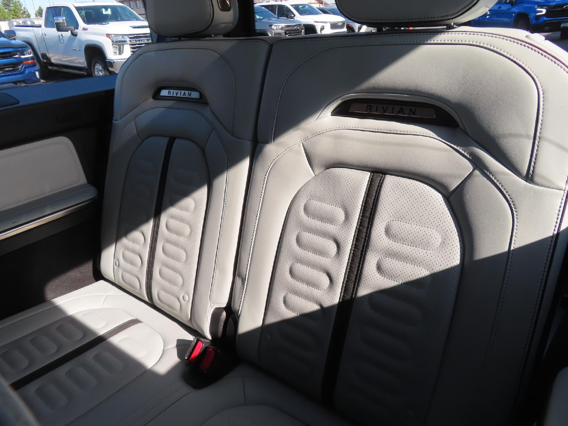 2023 RIVIAN R1S Adventure