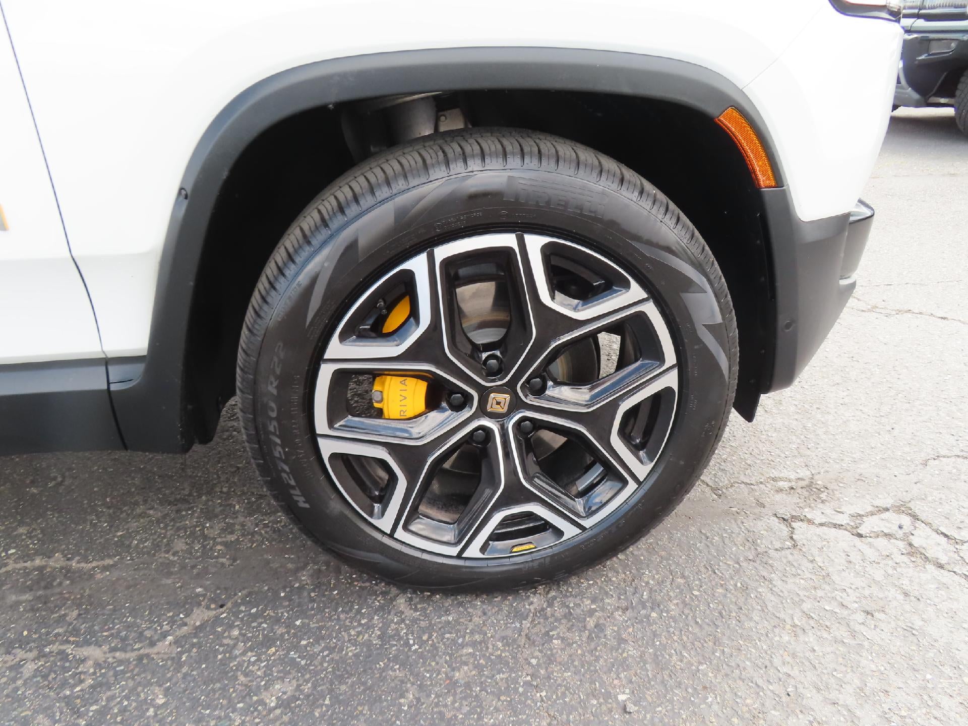 2023 RIVIAN R1S Adventure