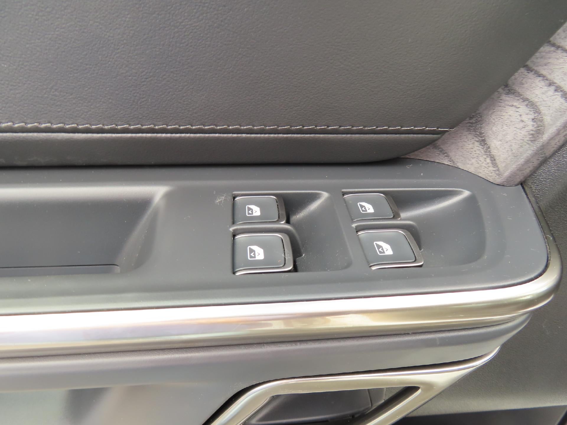 2023 RIVIAN R1S Adventure