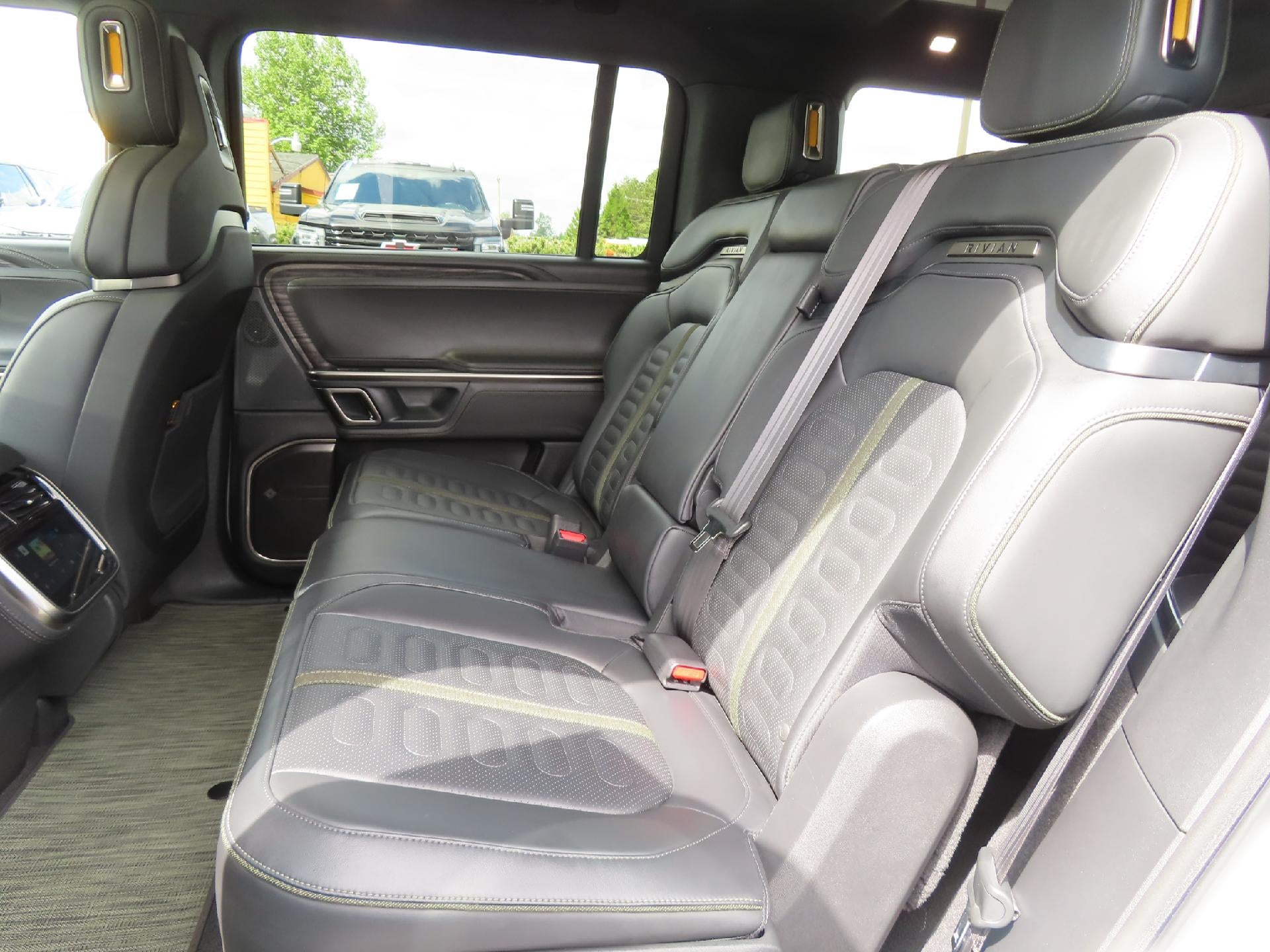 2023 RIVIAN R1S Adventure