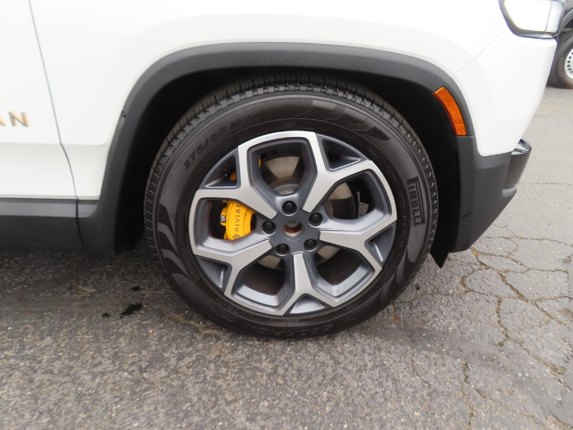 2024 RIVIAN R1S Adventure