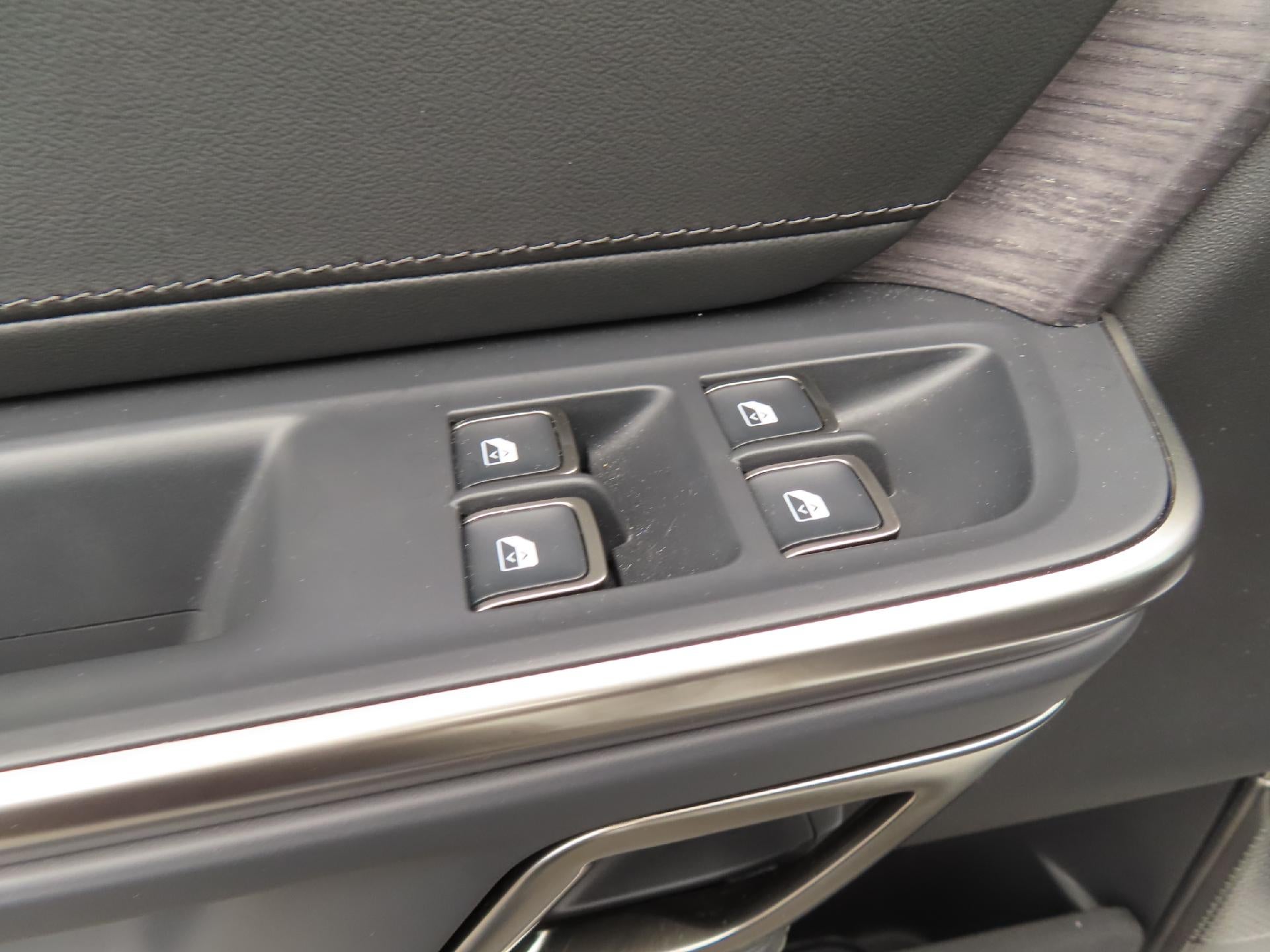 2024 RIVIAN R1S Adventure