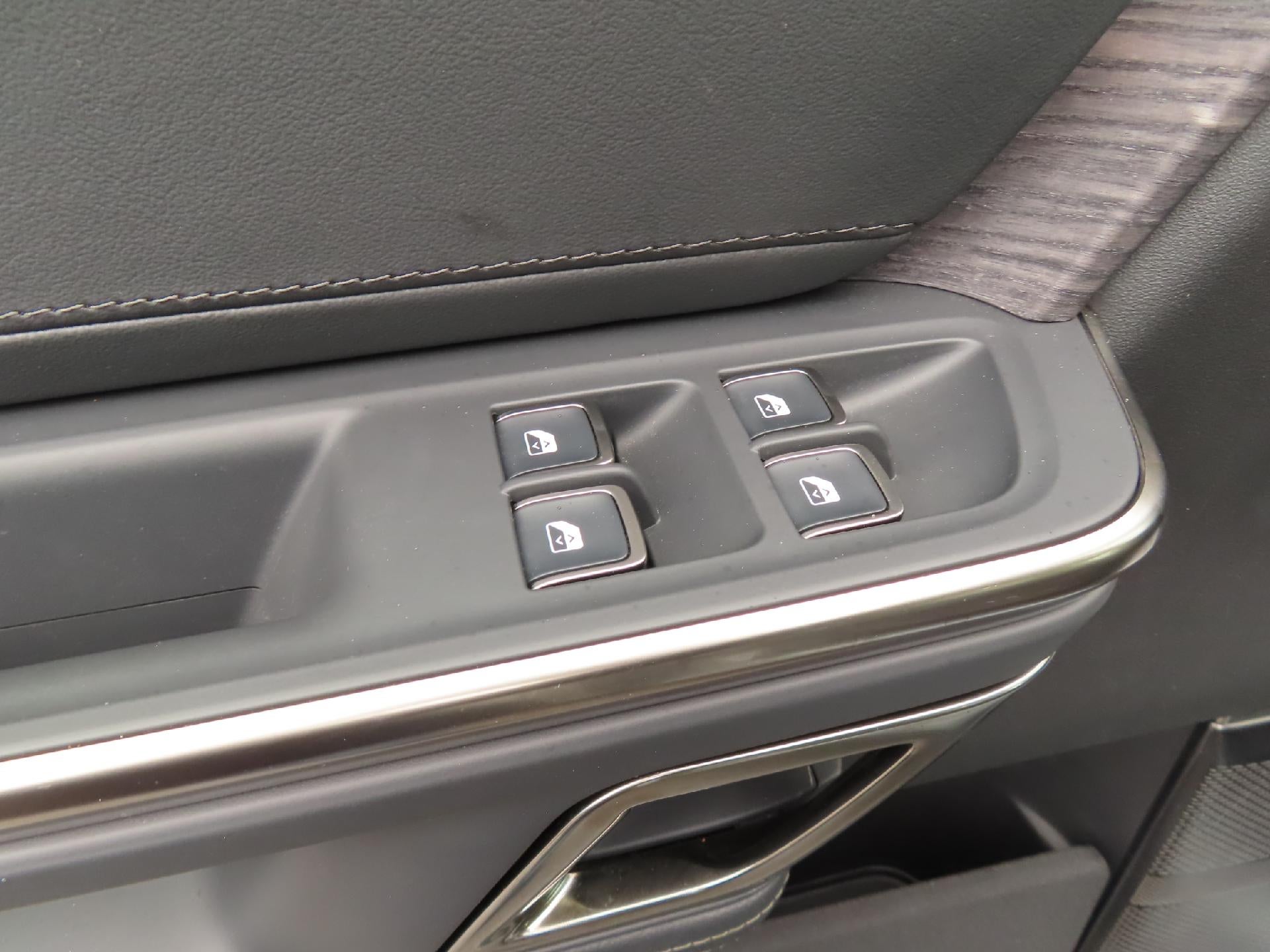 2024 RIVIAN R1S Adventure