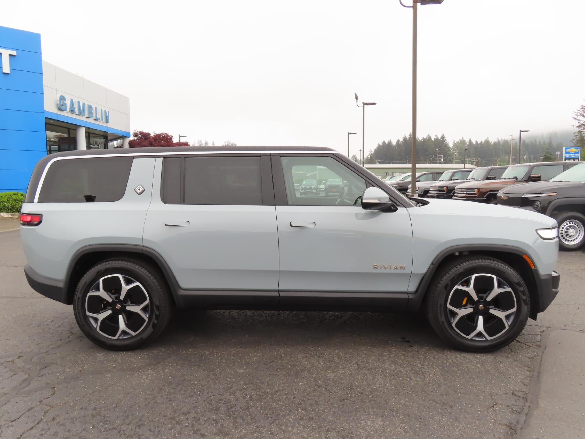 2024 RIVIAN R1S Adventure