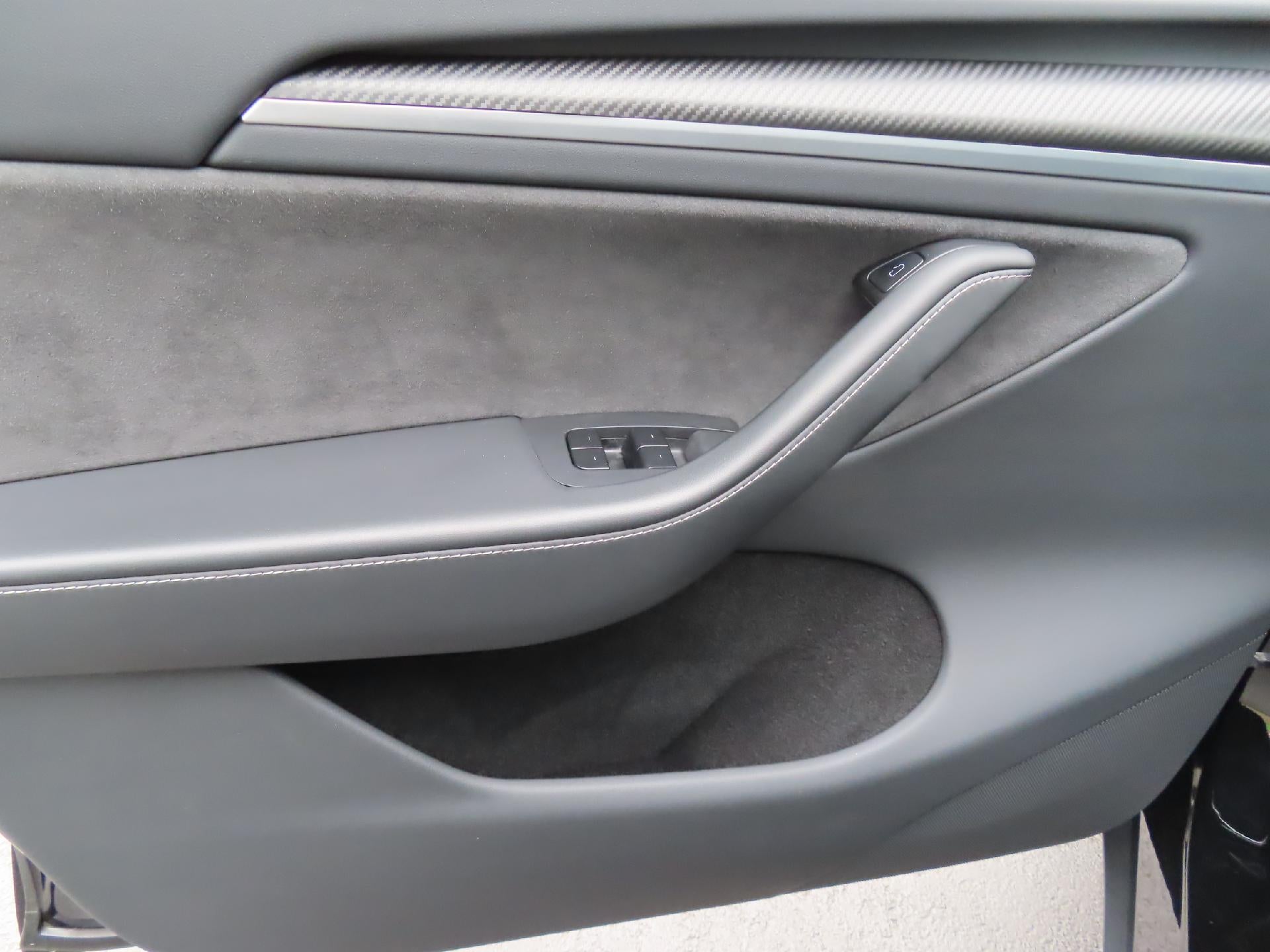 2025 Tesla Model Y Performance