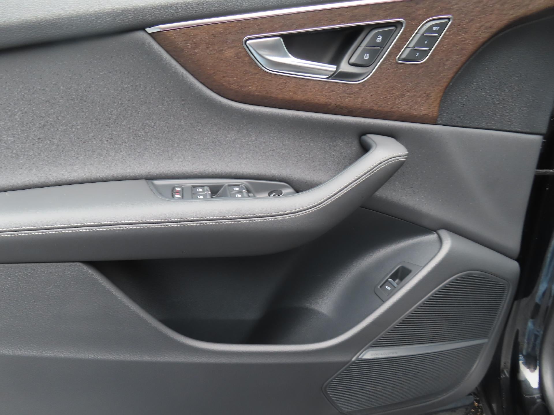 2023 Audi Q8 55 Premium Plus