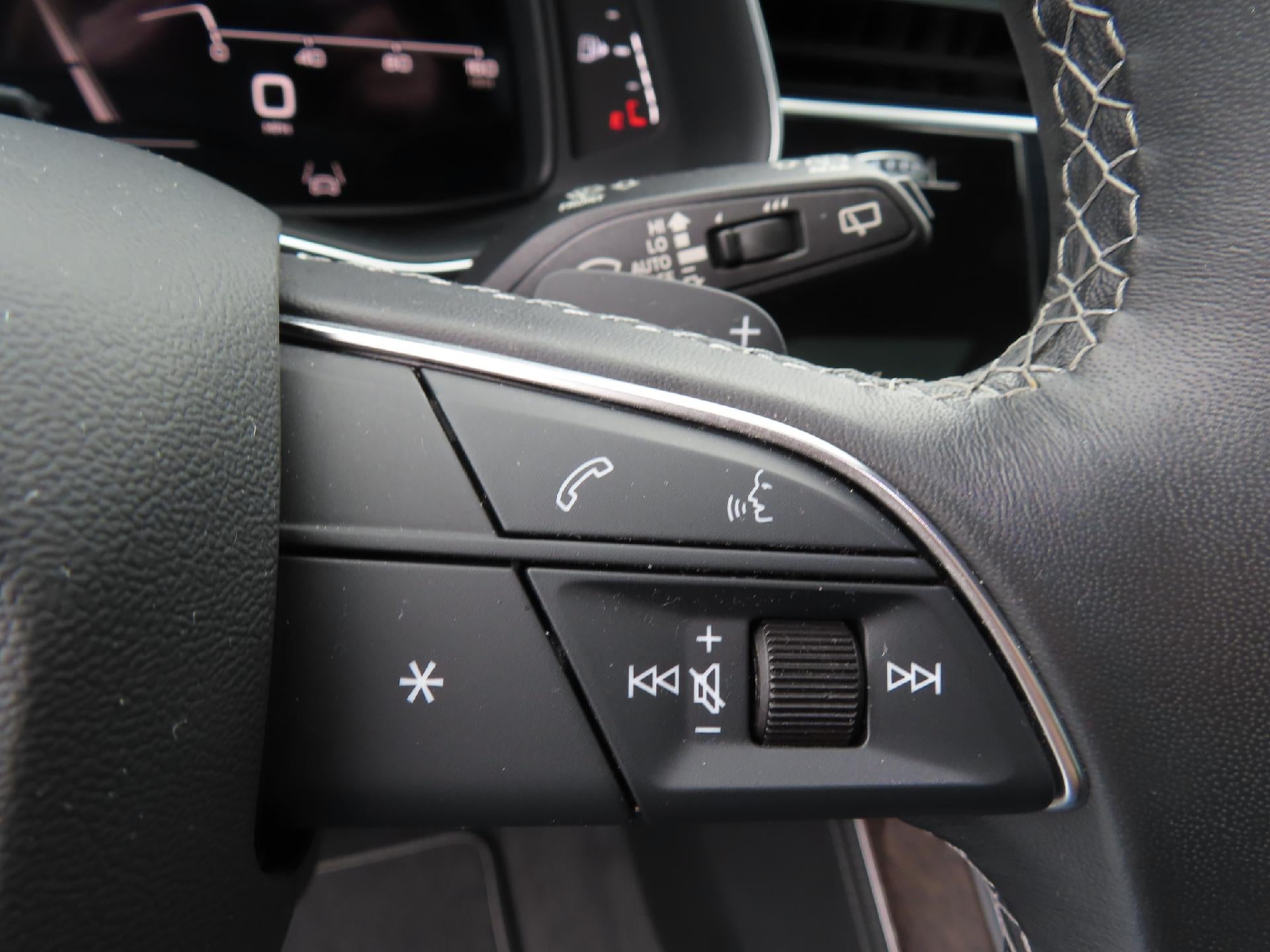 2023 Audi Q8 55 Premium Plus