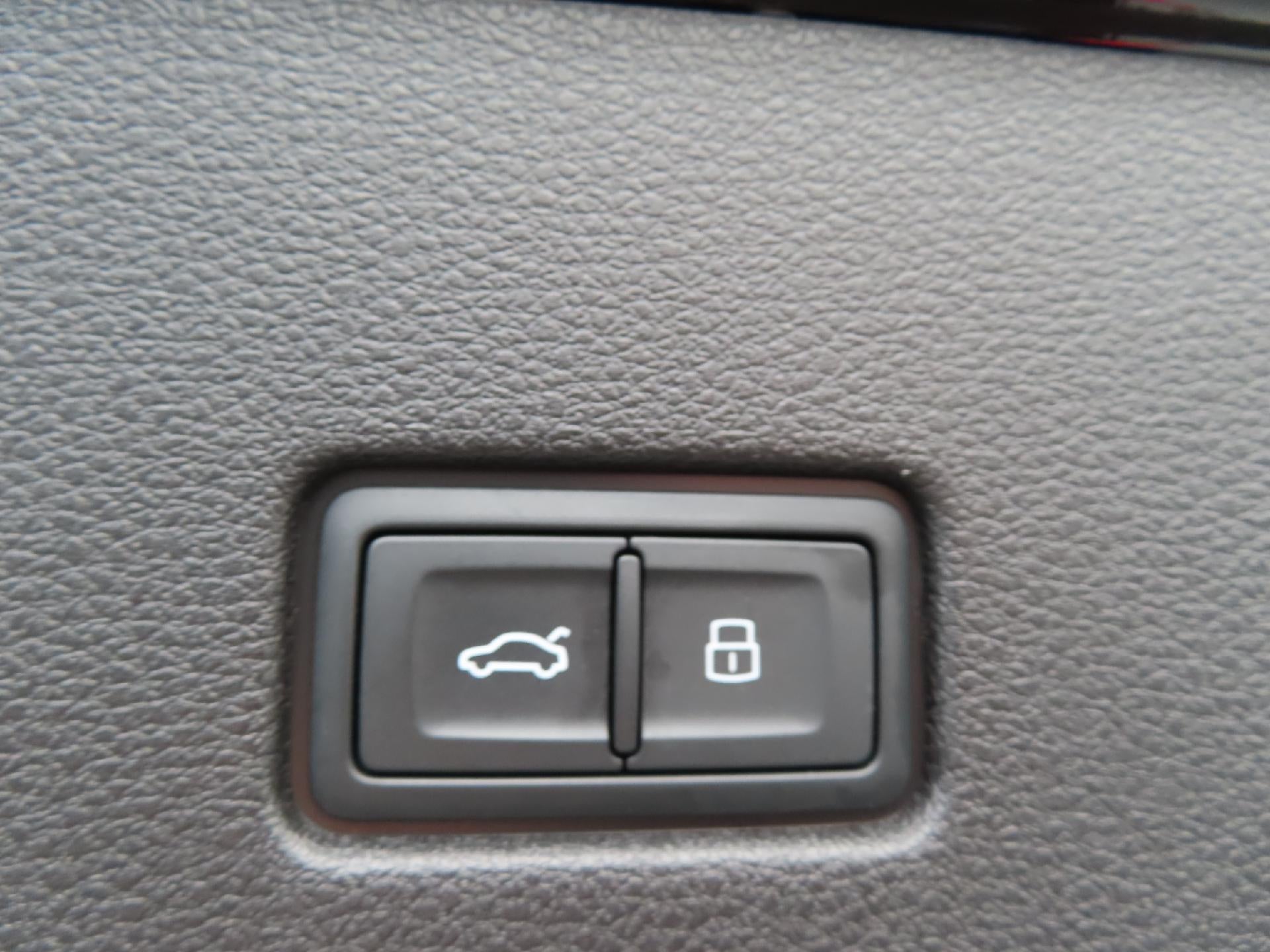 2023 Audi Q8 55 Premium Plus